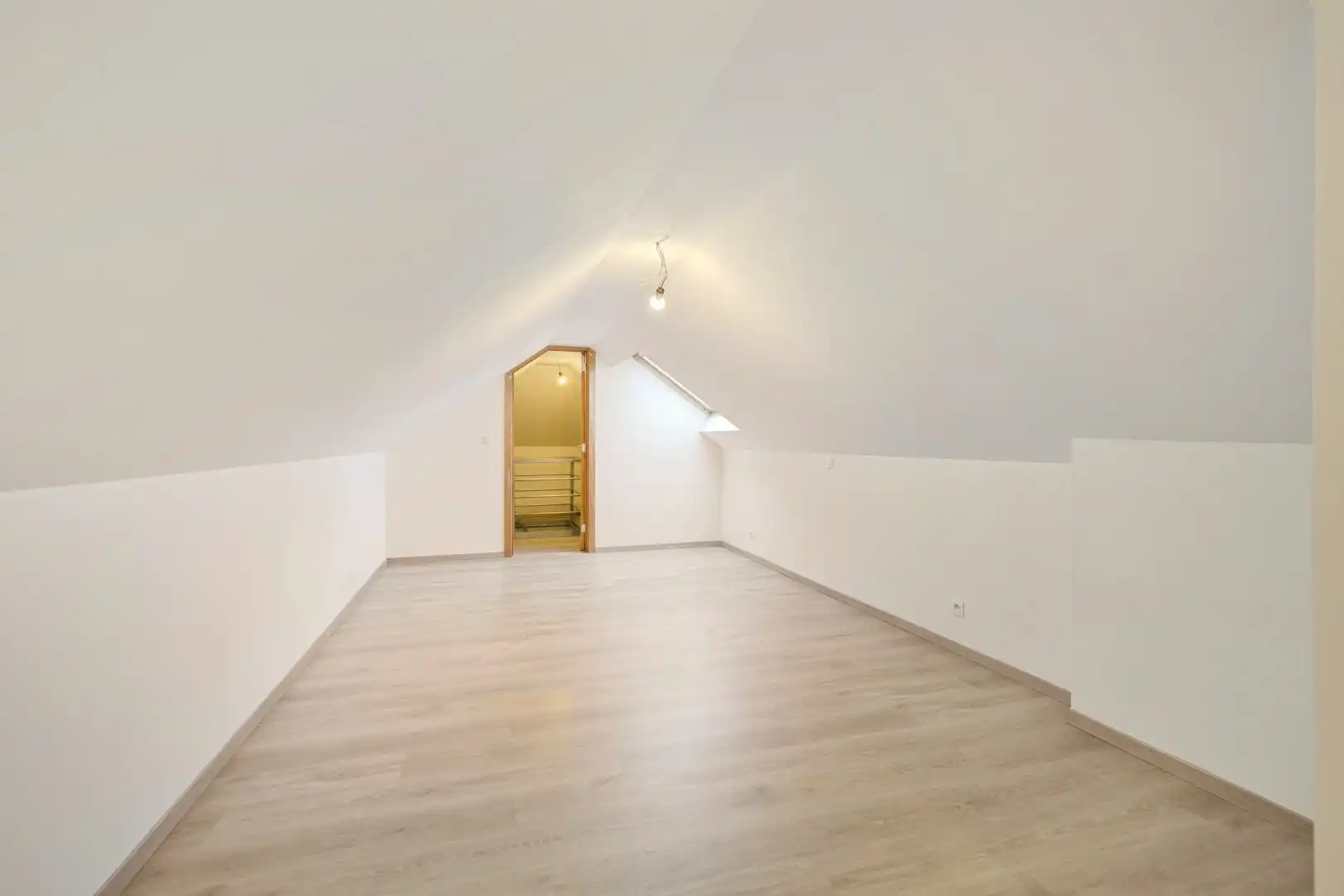 Zeer degelijke villa op 947 m² in het centrum van Rekkem! foto 12