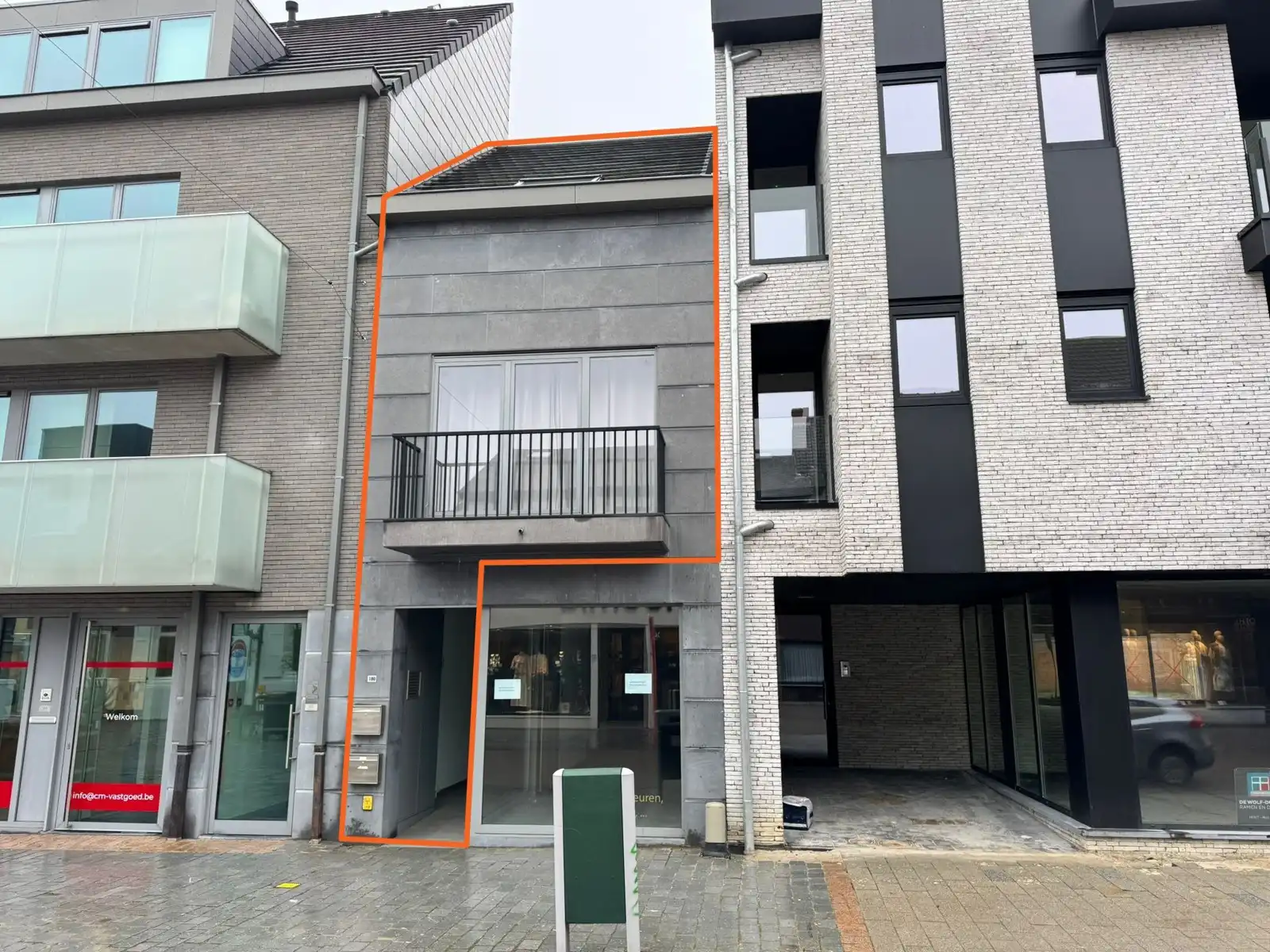 Duplex met 2 slpk in centrum Heist foto {{pictureIndex}}