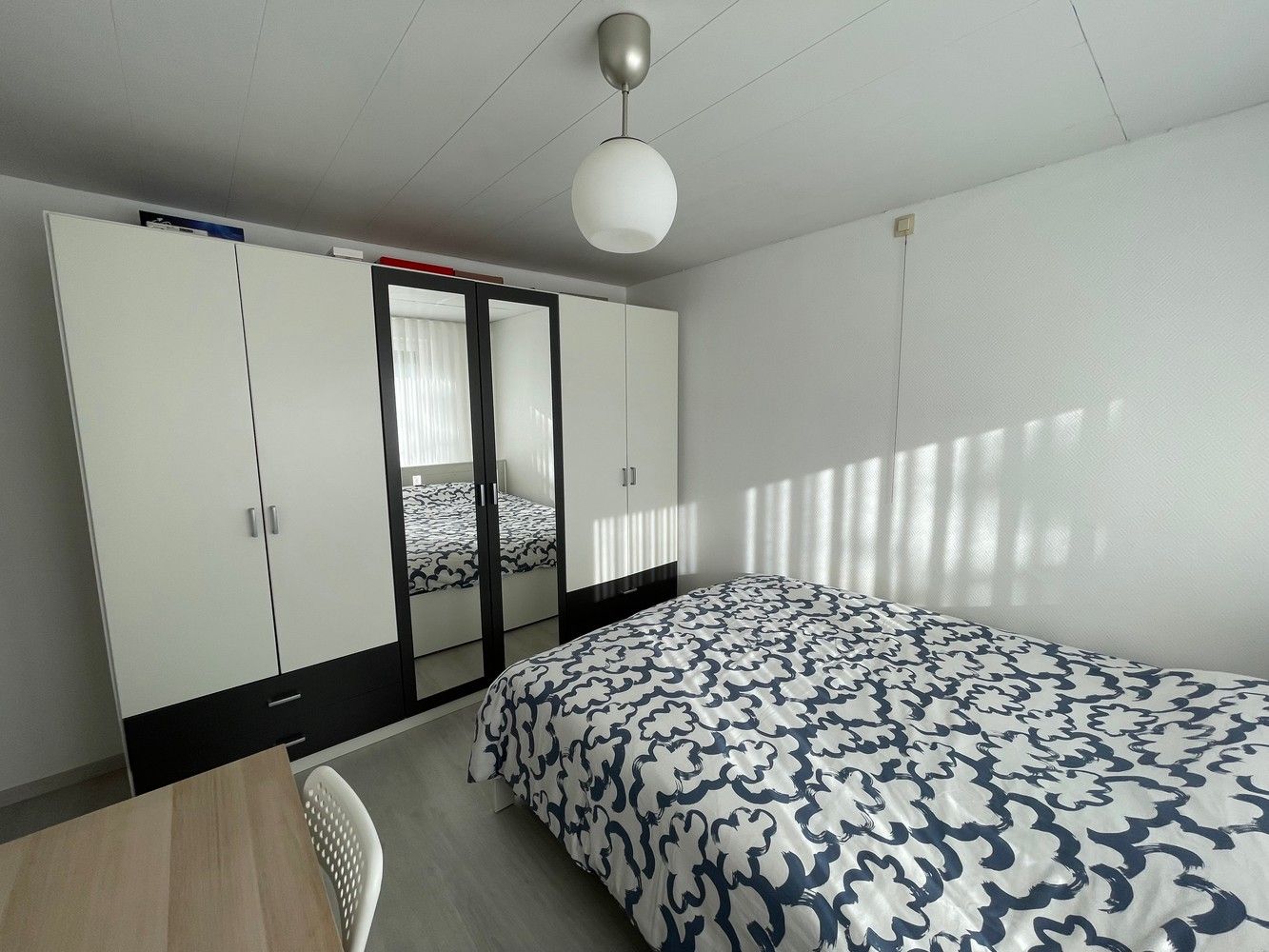 Genk, Kraaistraat 11 – Volledig gerenoveerde en energiezuinige (EPC B) rijwoning met 3 slaapkamers, terras en tuin gelegen in een rustige woonwijk. foto 18