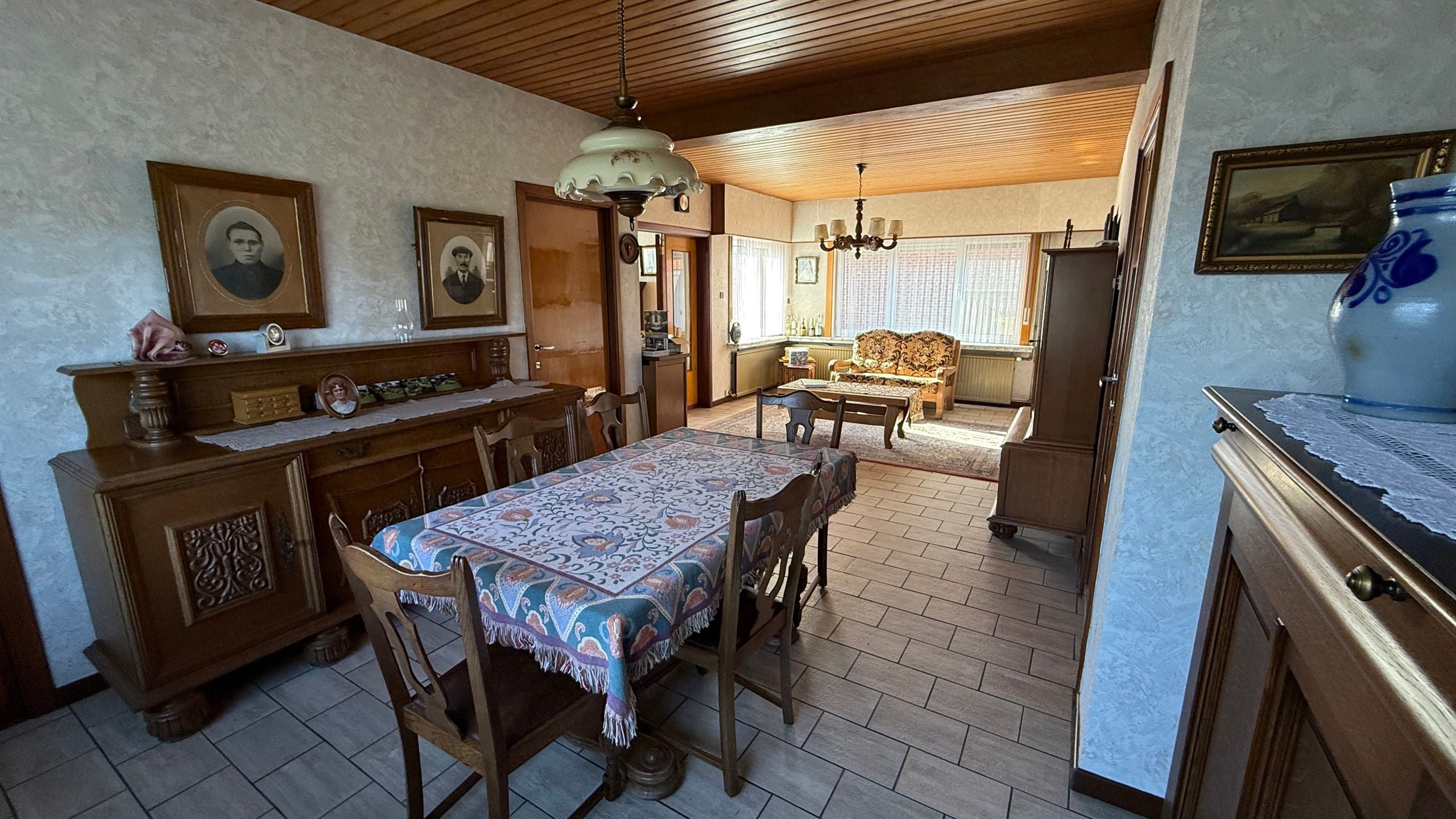 Te renoveren woning met veel potentieel foto 5