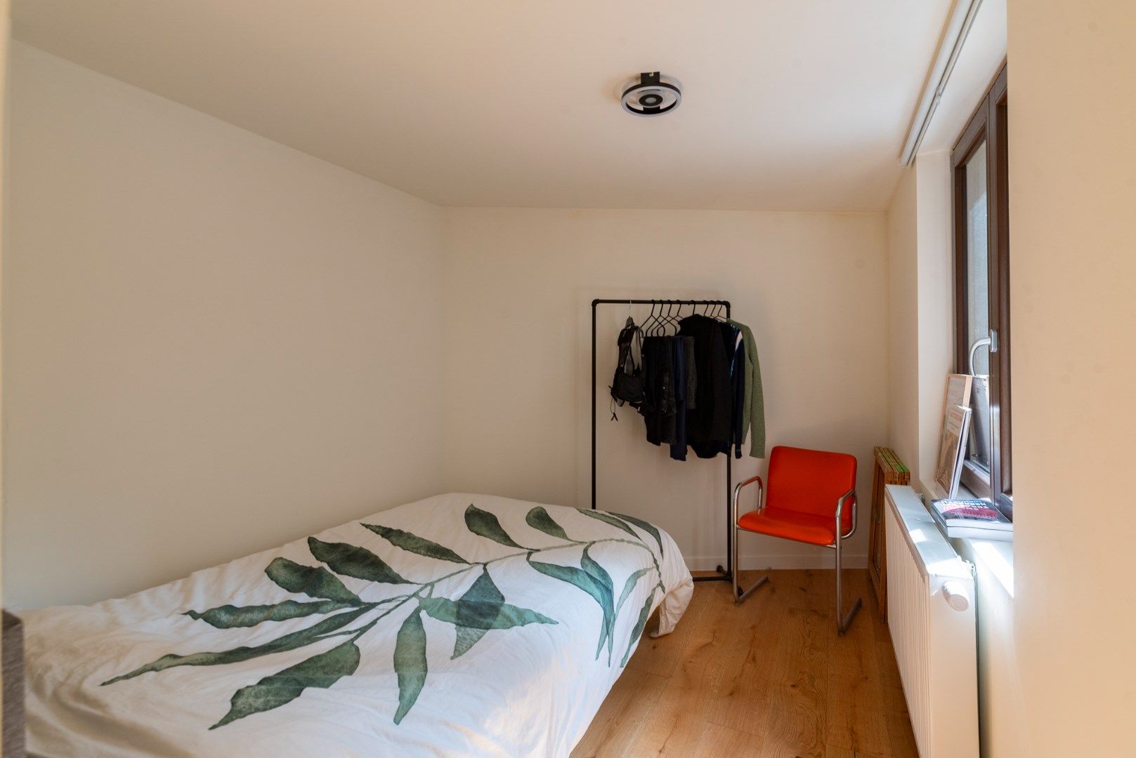 Stijlvol bemeubeld appartement met 1 slaapkamer + buro foto 13