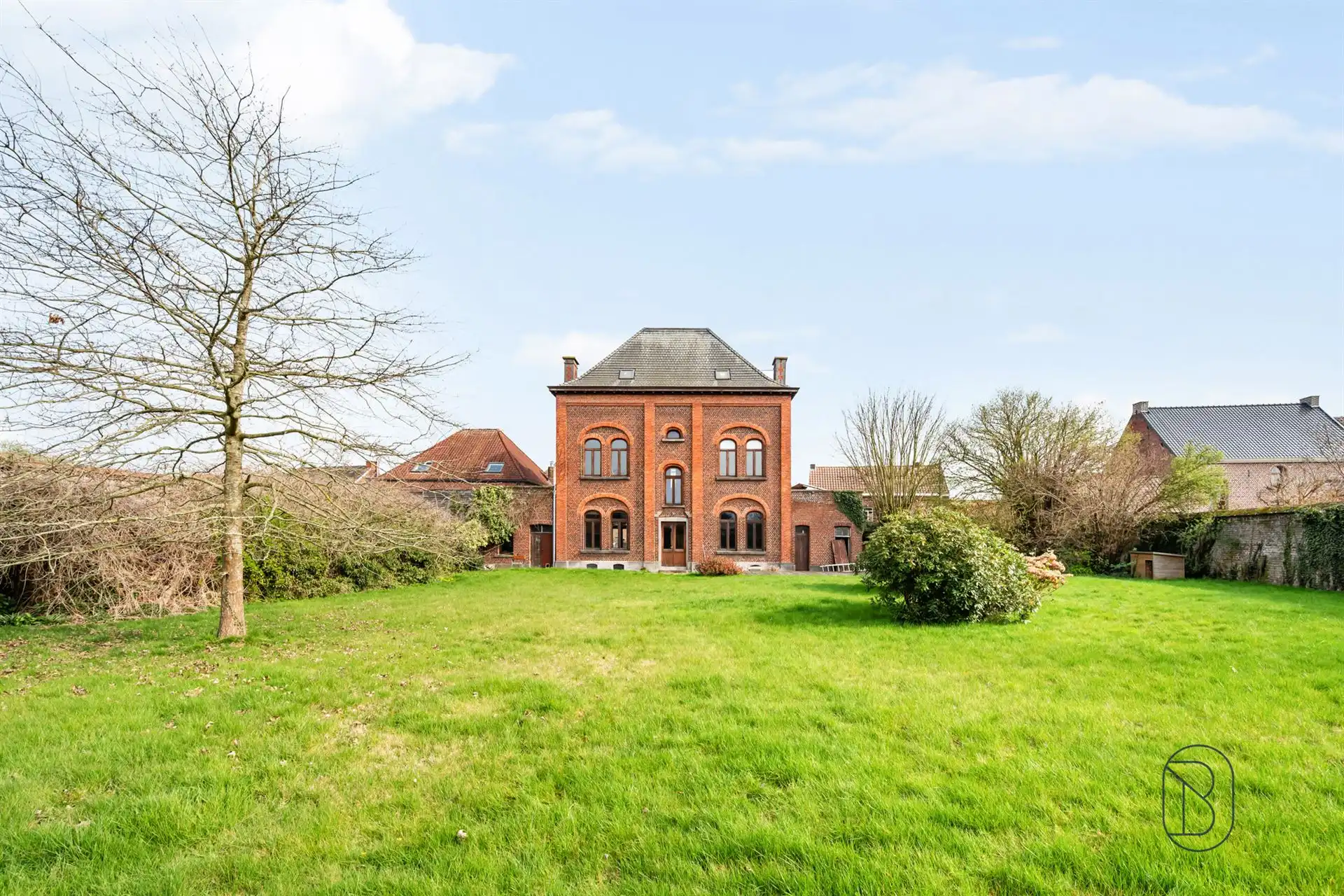 Imposante notariswoning met prachtige tuin! foto 46
