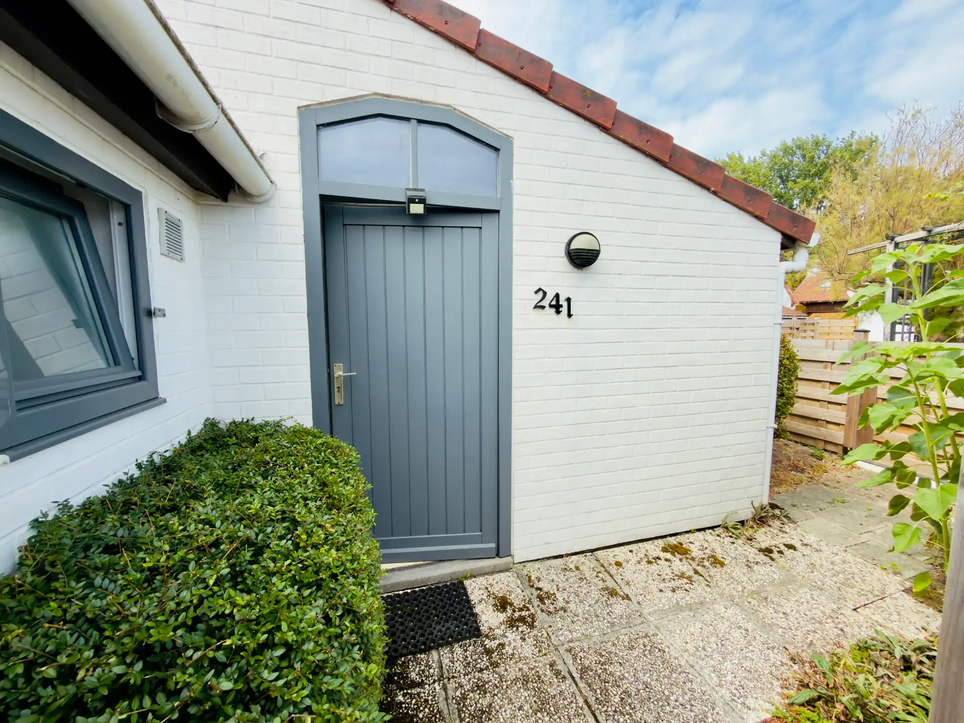 Hoofdfoto van de publicatie: Charmant duinenhuisje aan natuurreservaat – 2 slaapkamers, tuin & parking.