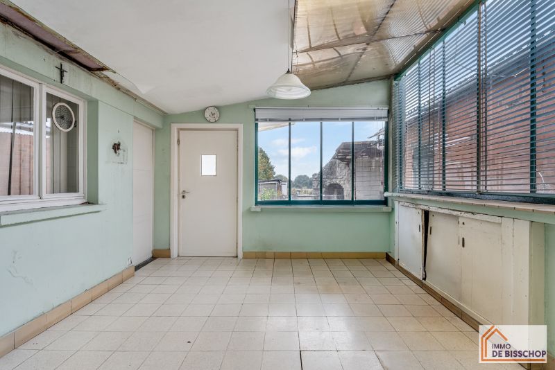 Te renoveren woning met 4 slaapkamers, zongerichte tuin en garage foto 9