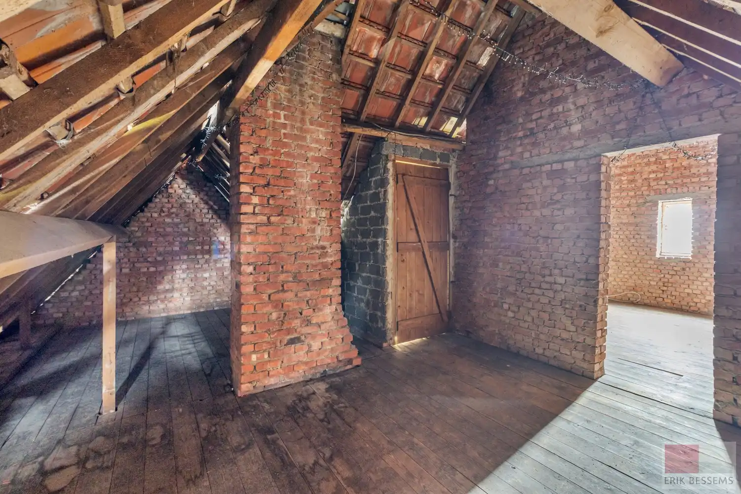 Charmante op te frissen woning met veel potentieel, met een woonoppervlakte van 169 m² foto 25