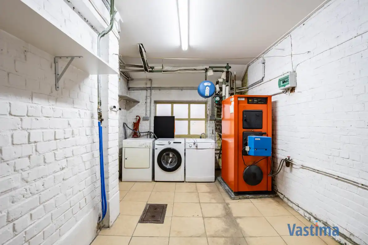 Op te frissen gezinswoning met 3 slaapkamers, garage en tuin foto 12