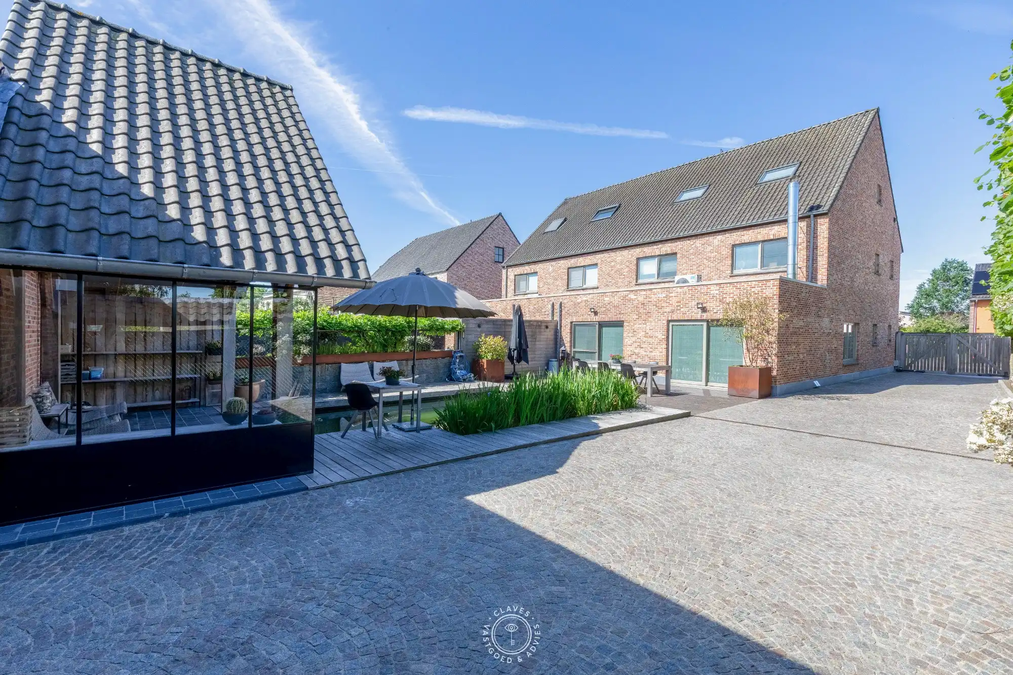 Luxueuze gezinswoning met praktijkruimte en achterliggend magazijn foto 5
