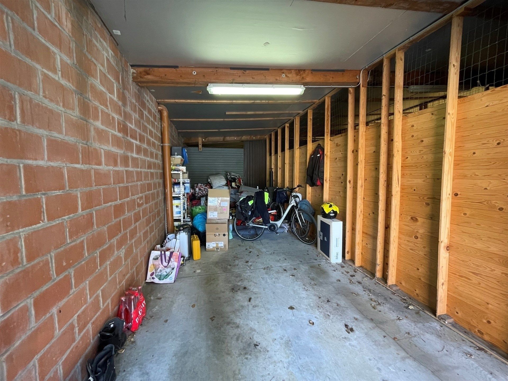 Gunstig gelegen 2 slaapkamer duplex appartement met garage.  foto 24