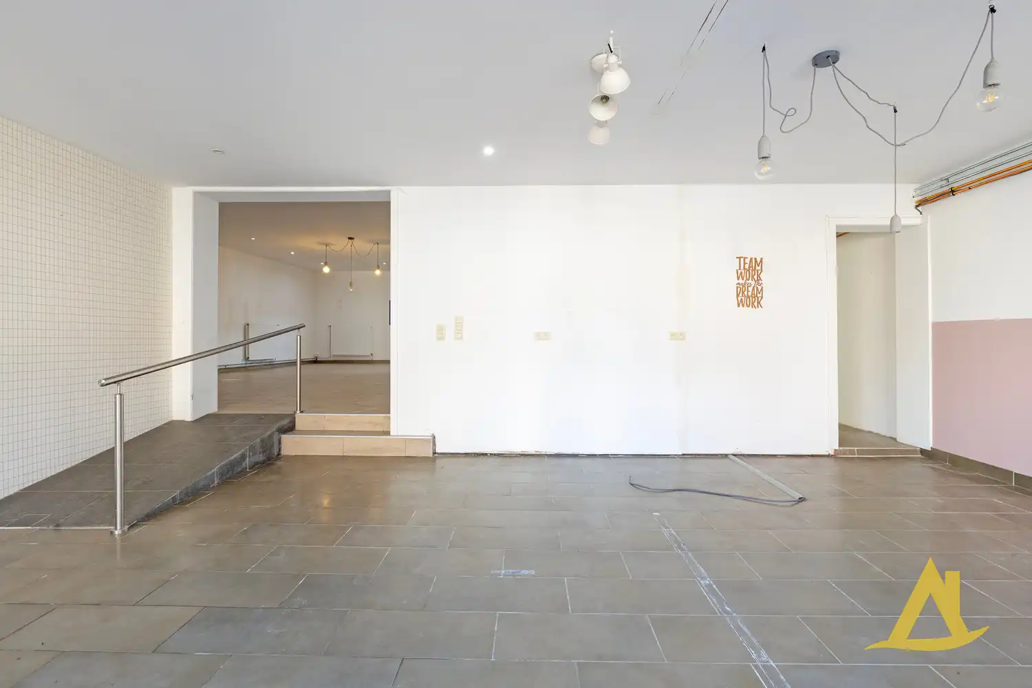 WONING MET ZEER VEEL MOGELIJKHEDEN TE DIEST! foto 3