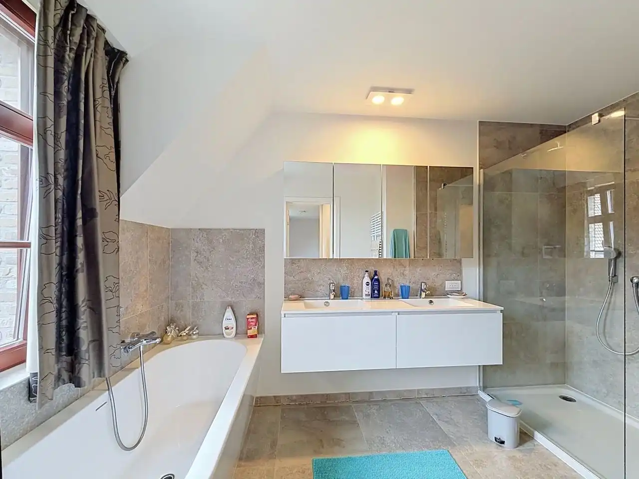 Ruime halfopen, quasi nieuwbouw woning op rustige ligging in het pittoreske Ramskapelle foto 25