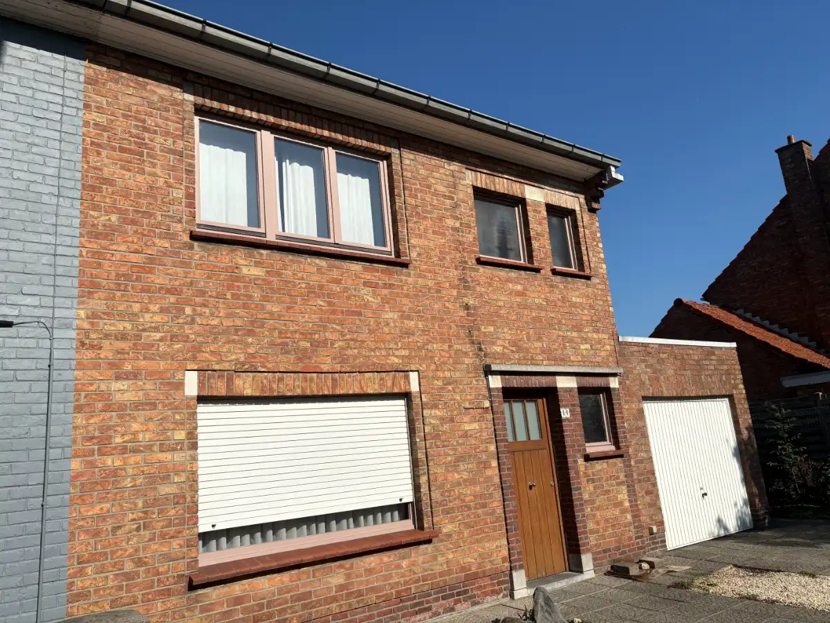 drie slaapkamer ééngezinswoning met garage en tuin foto 3