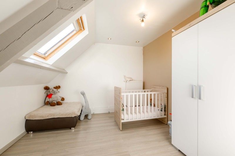 PERFECTE STARTERSWONING! Tot in de puntjes gerenoveerde woning nabij hartje Beveren-Leie! foto 18