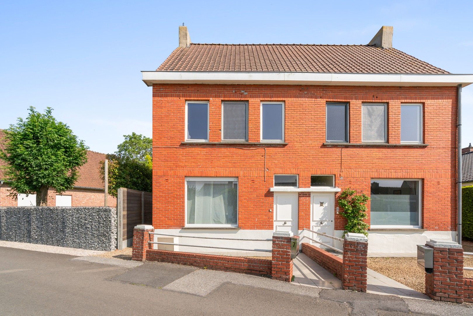 Halfopen woning met tuin in het centrum van Nevele! foto 2