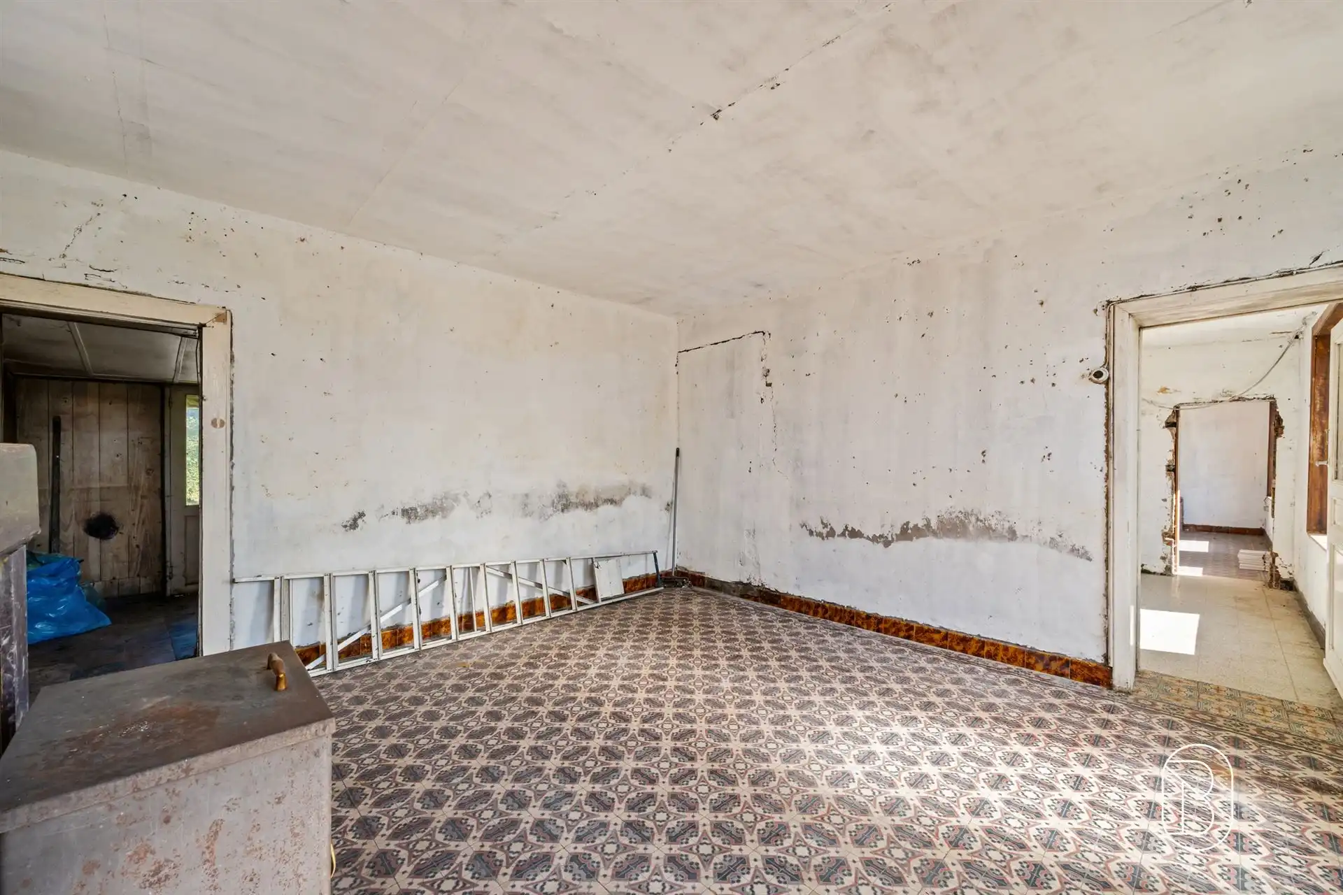 Volledig te renoveren woning, veel potentieel! foto 30
