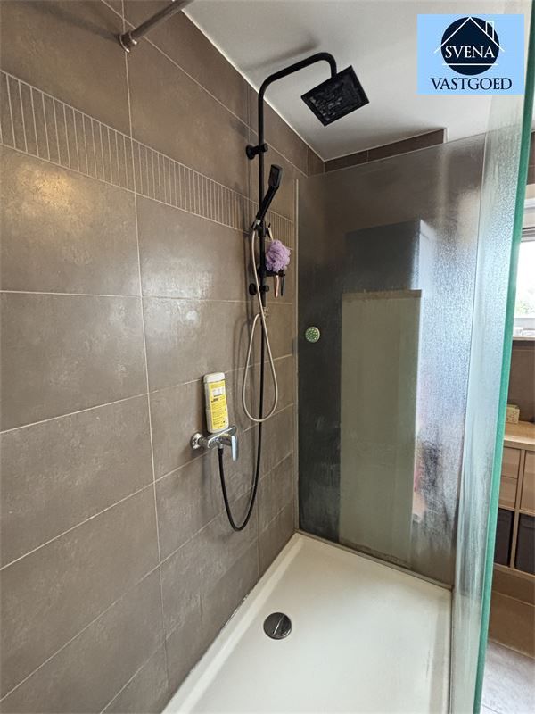 RUIME WONING MET LOODS foto 9