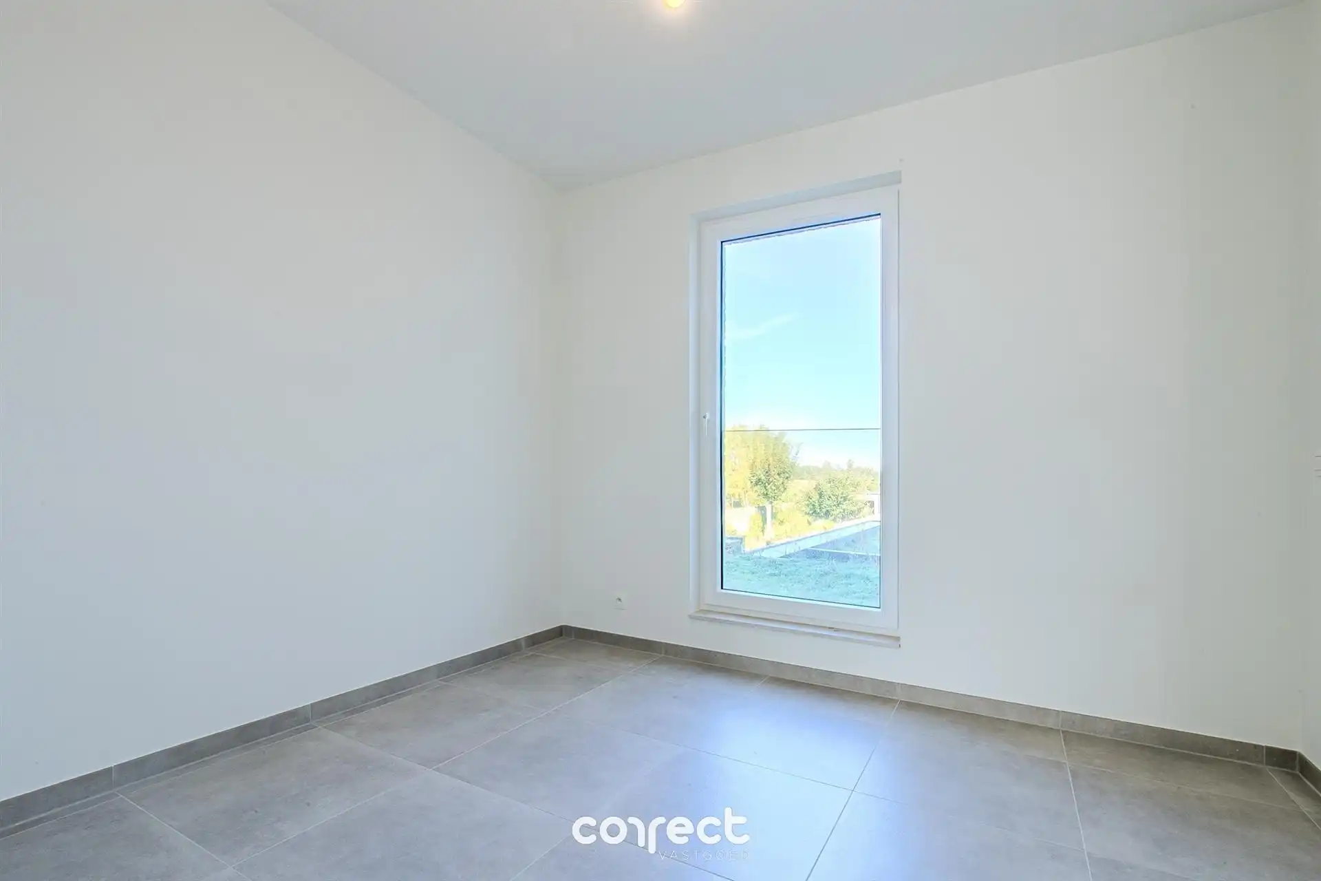 Volledig afgewerkt nieuwbouwappartement in centrum Zedelgem foto 12