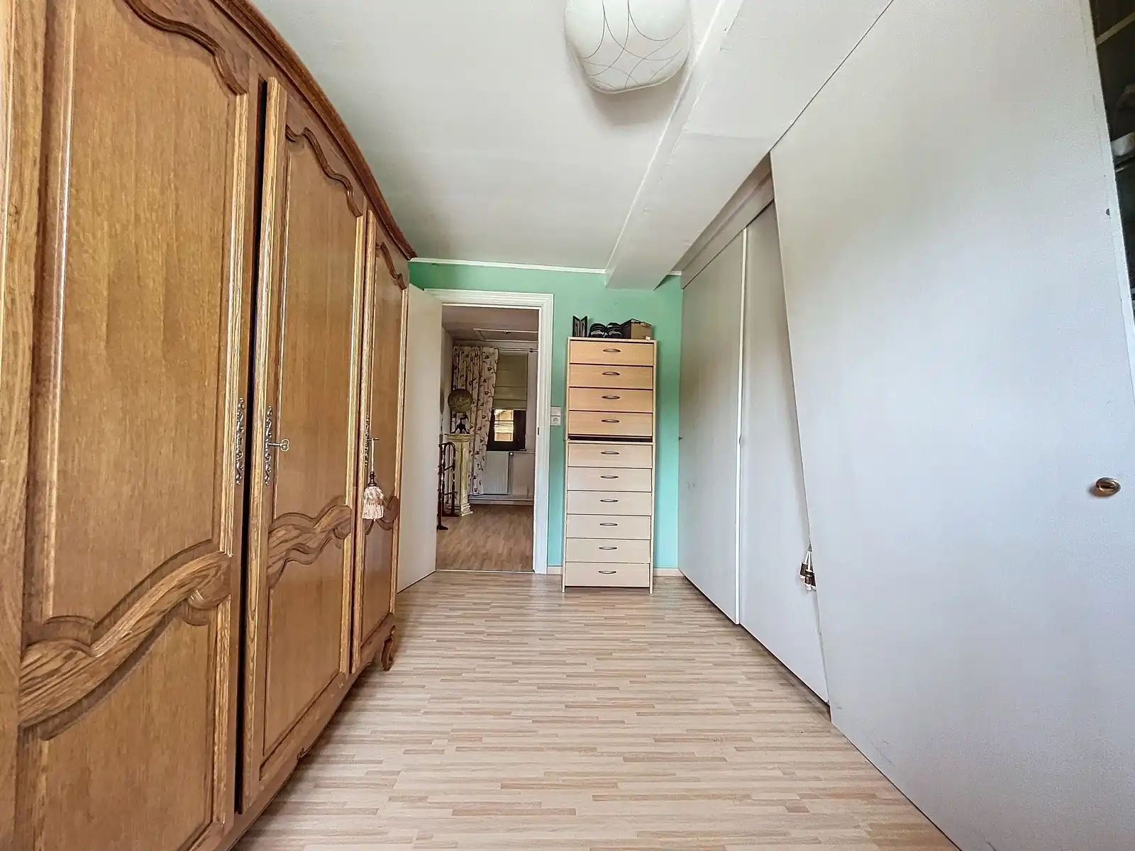 Ruime woning met 4 slpks - tuin en hangaar foto 12