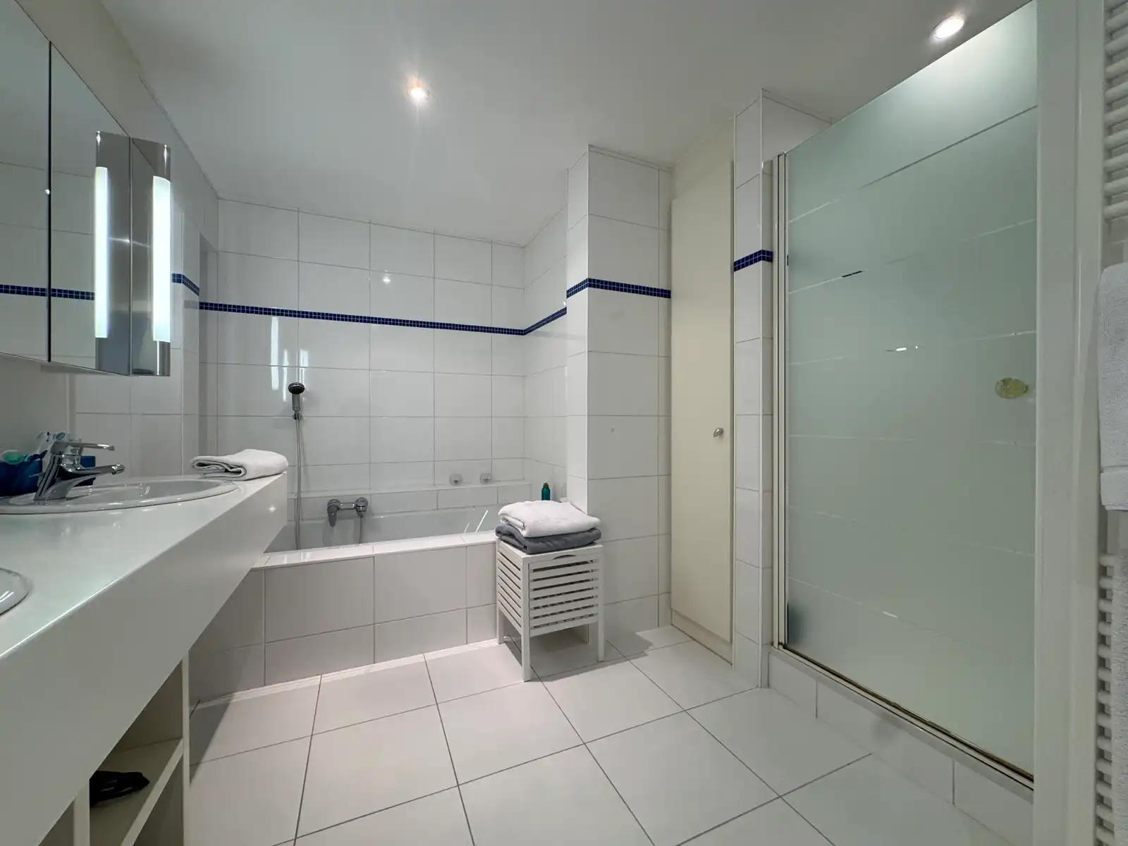 Ruim & lichtrijk  3 slaapkamer app. met Panoramisch Uitzicht foto 15