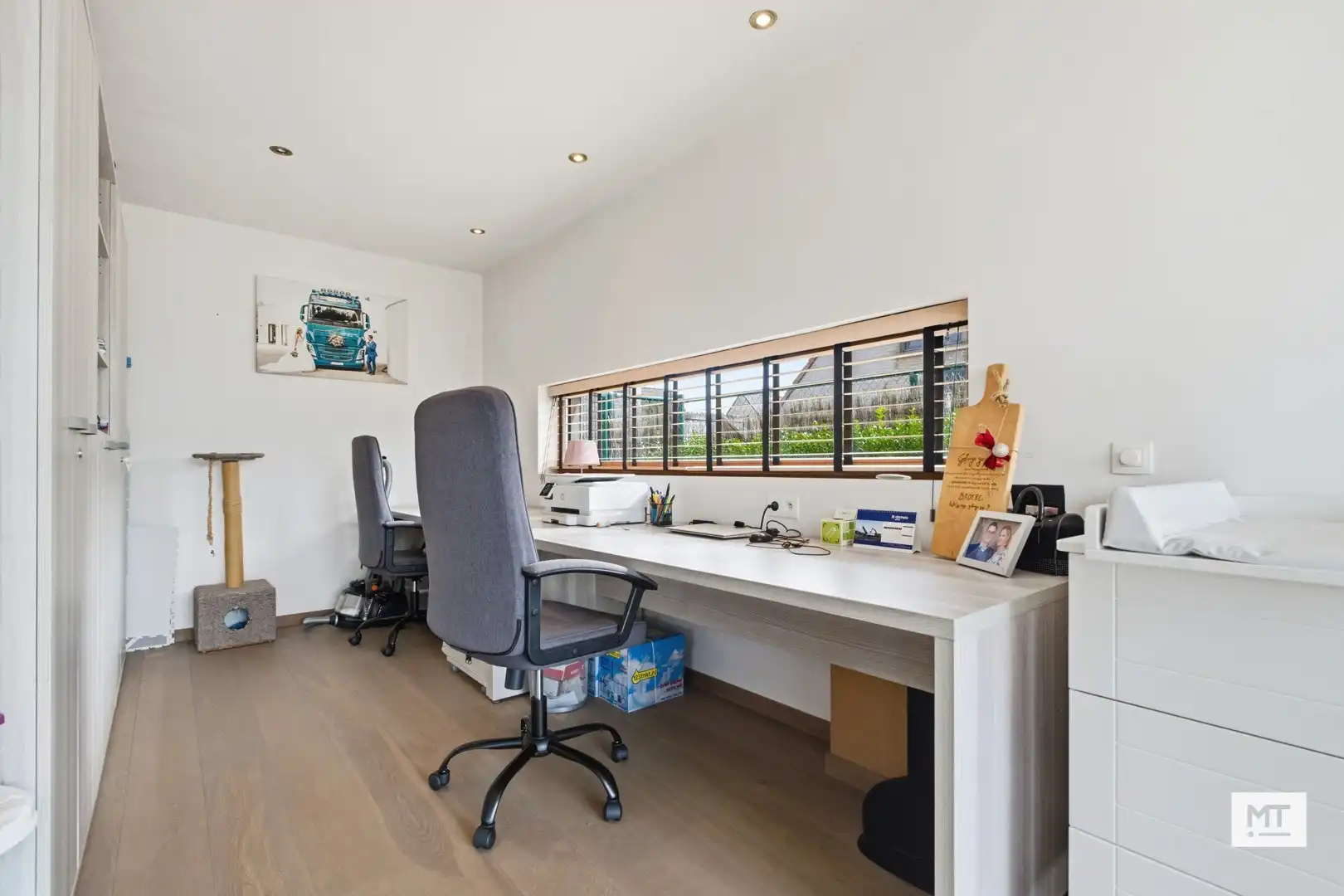 Instapklare halfopen woning met 3 slpk, tuin en garage in een rustige residentiële wijk te Houthulst foto 9
