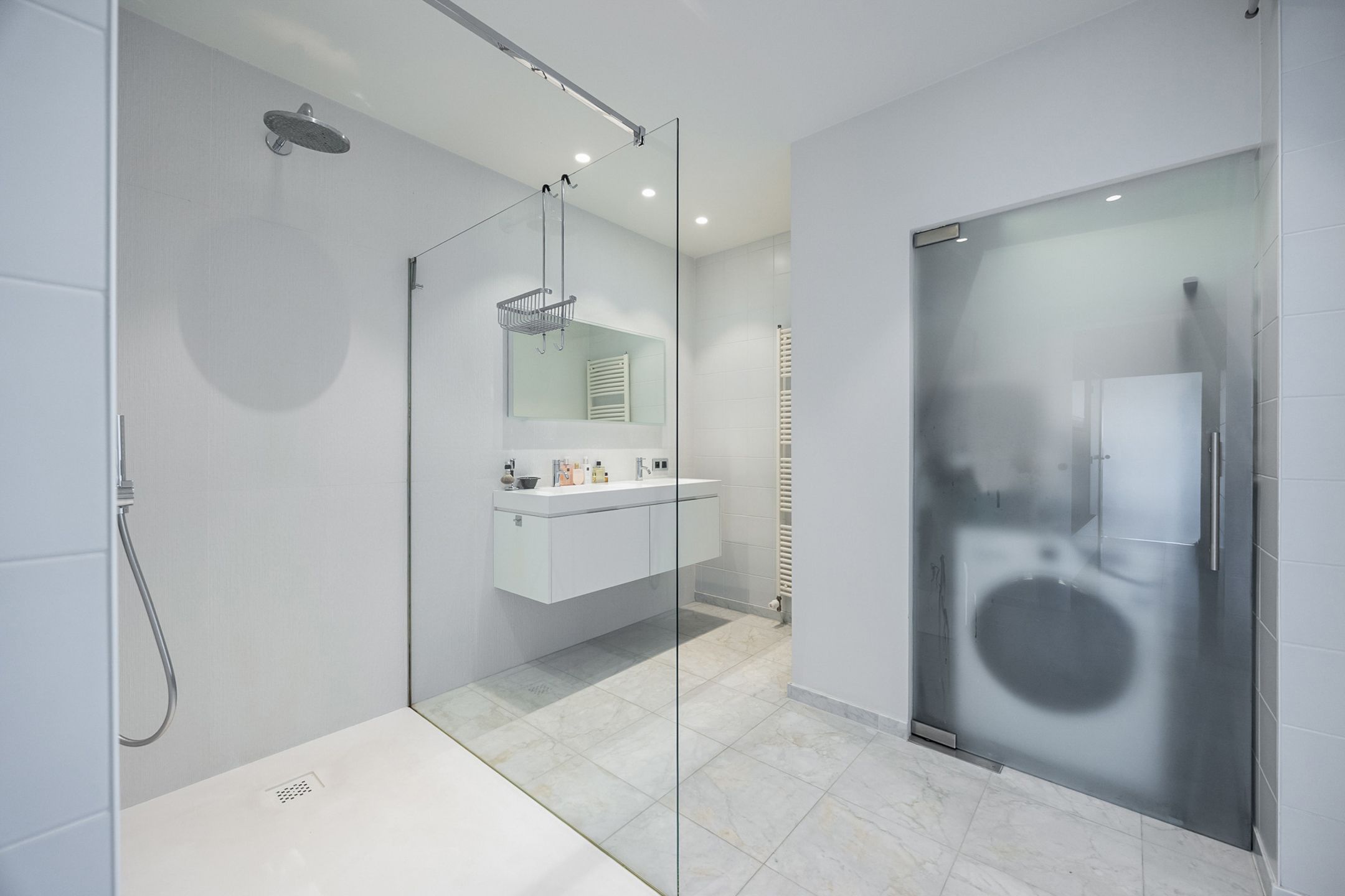 ANTWERPEN-KAAIEN - Frontaal zicht op de Schelde foto 8