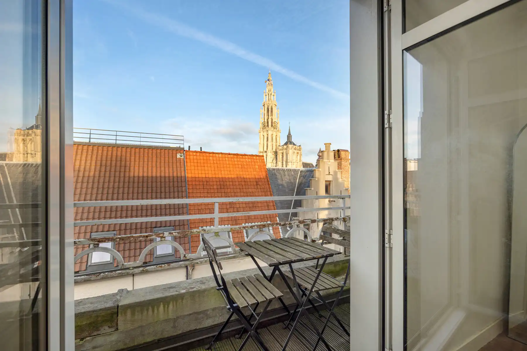 Charmant 1-slaapkamerappartement met zicht op de kathedraal! foto 2