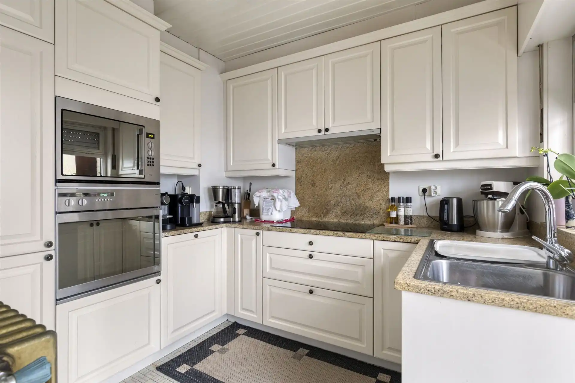 Ruime Woning met 3 of 4 slaapkamers, tuin en garage. foto 11