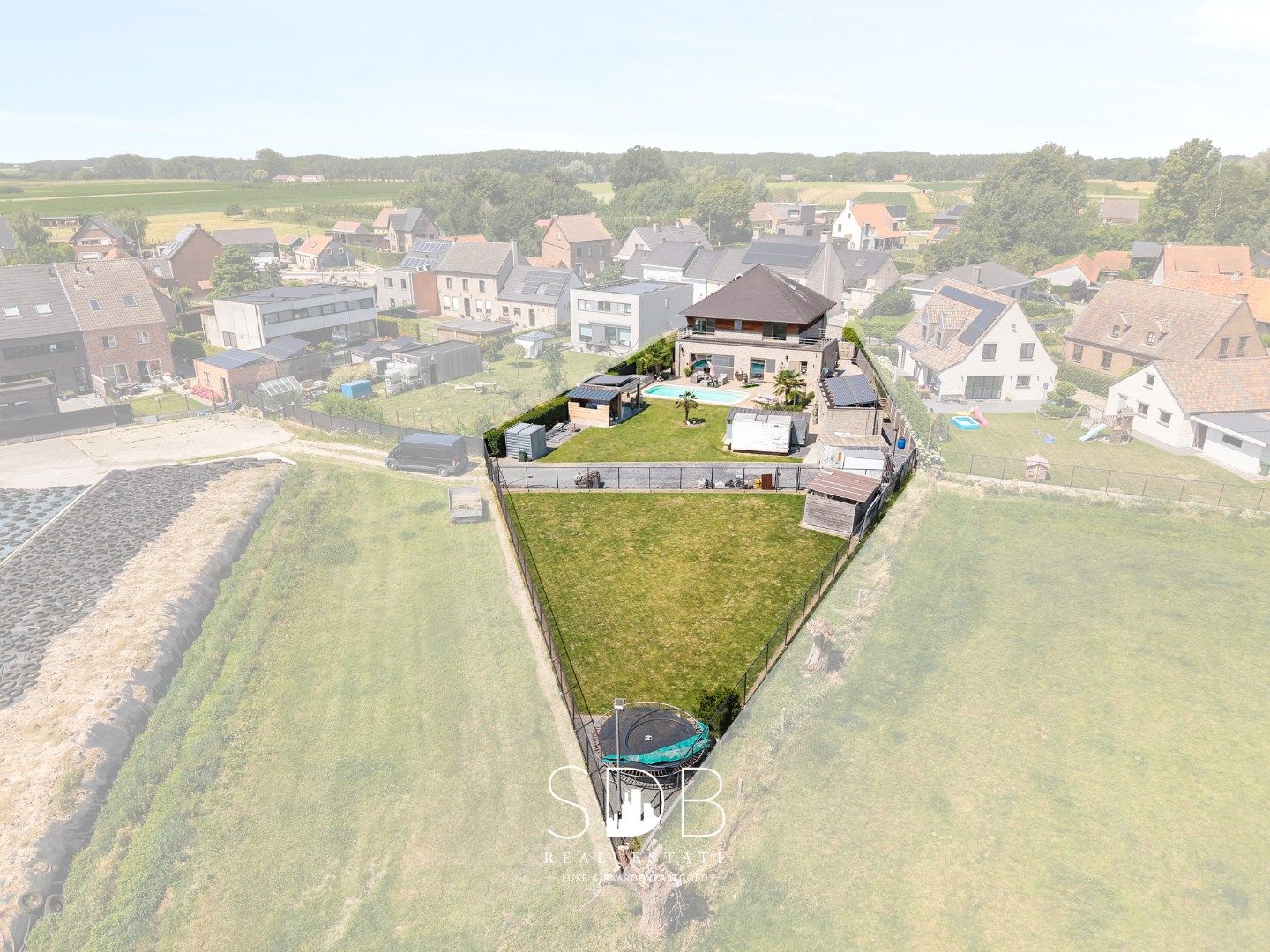 Moderne villa met gezinstuin en zwembad op 1.685m²  foto 34