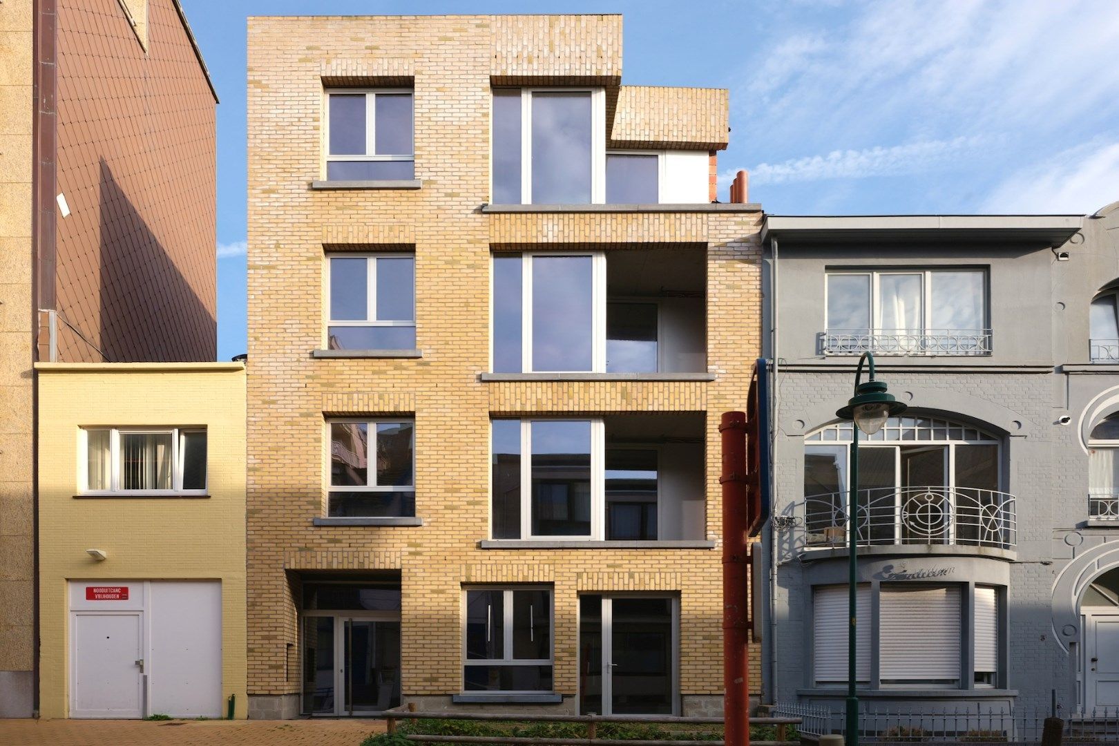 Gebouw met 4x 1-slpkr appartementen foto {{pictureIndex}}
