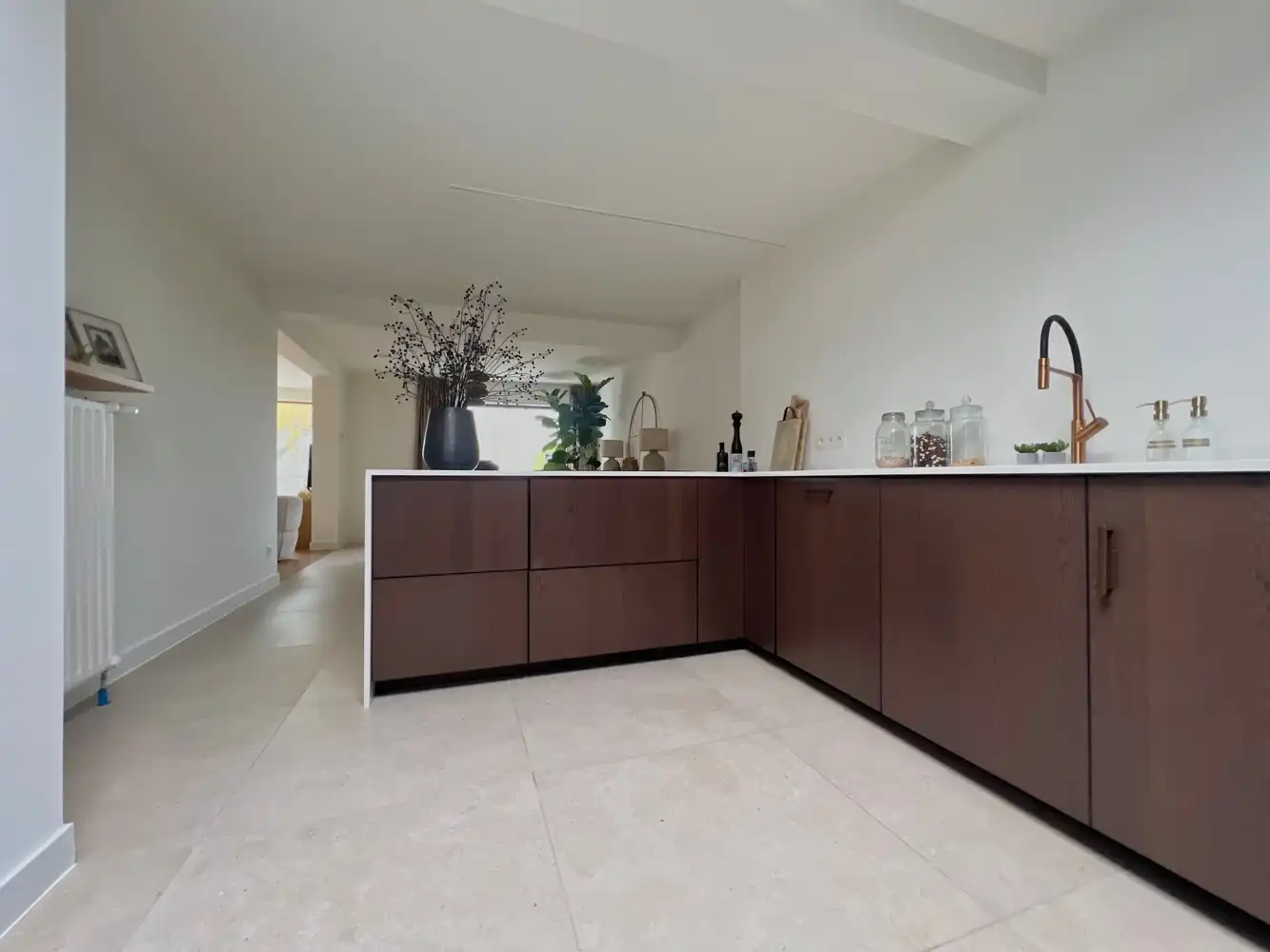 Kwalitatief vernieuwde woning met zonnige tuin (1004m²) foto 7