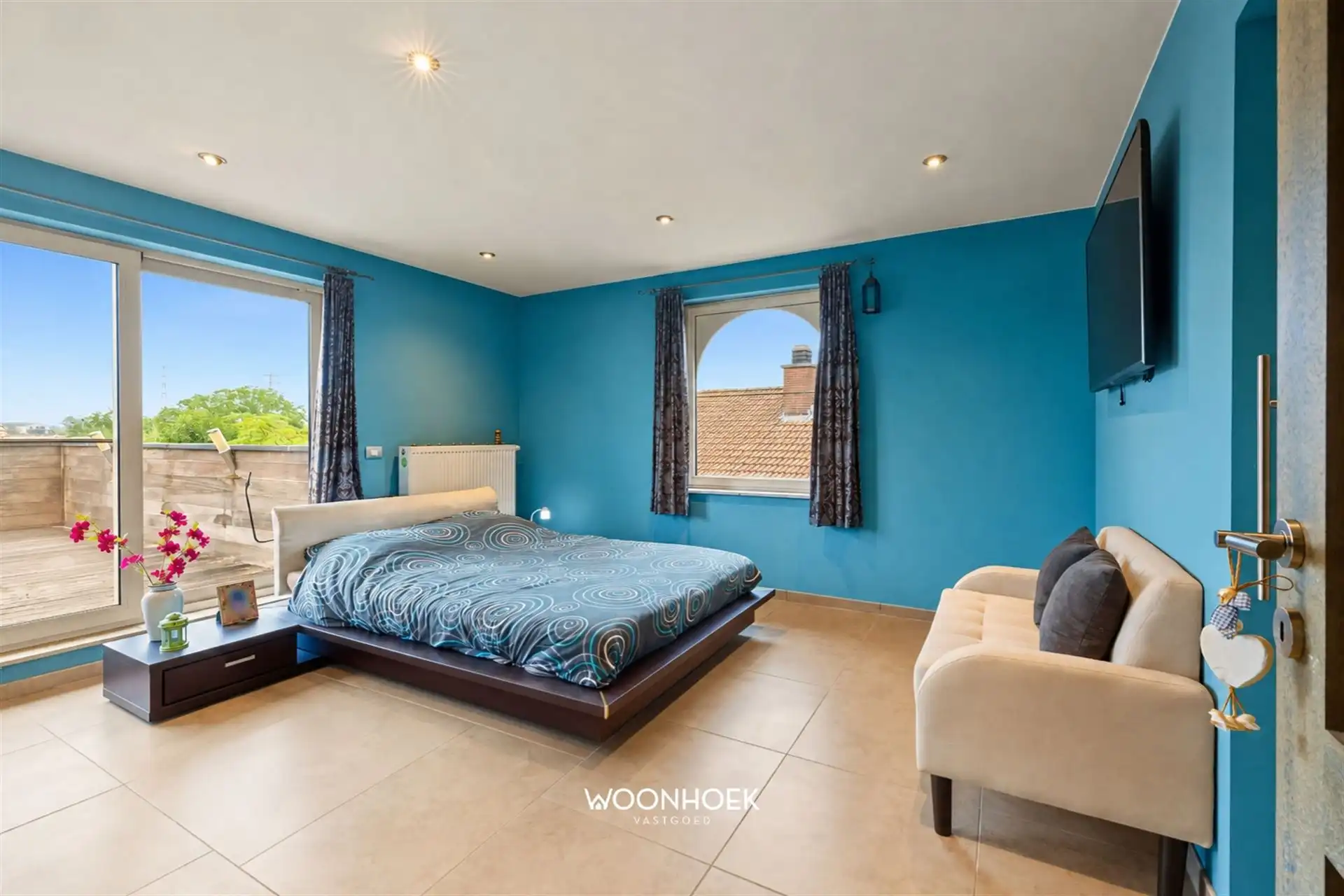 Exclusieve villa met panoramisch uitzicht en magazijn.  foto 15