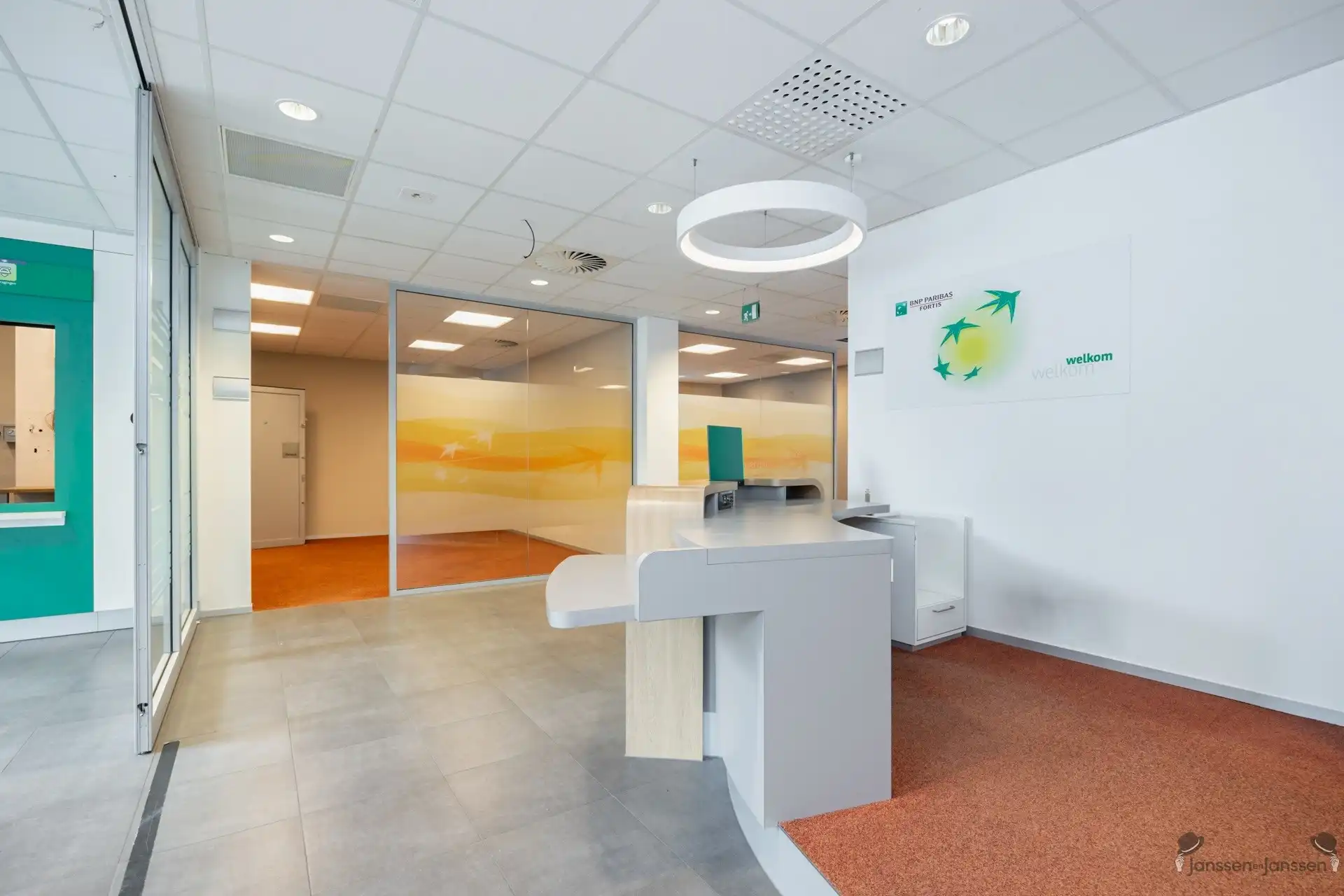 Commercieel gebouw met parkeergelegenheid! foto 10