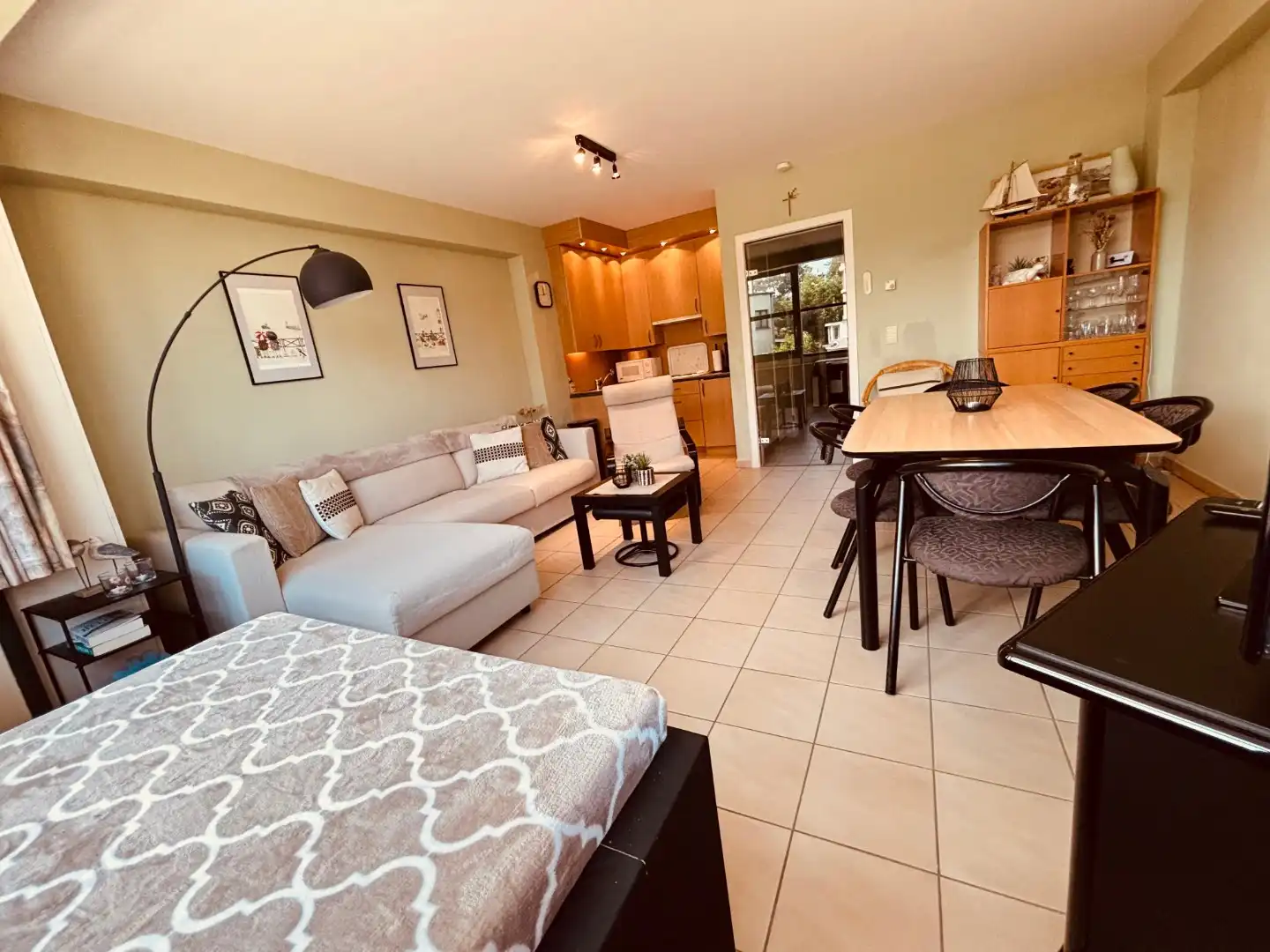 Volwaardig ruim appartement op voetstap van de zeelijn foto 3