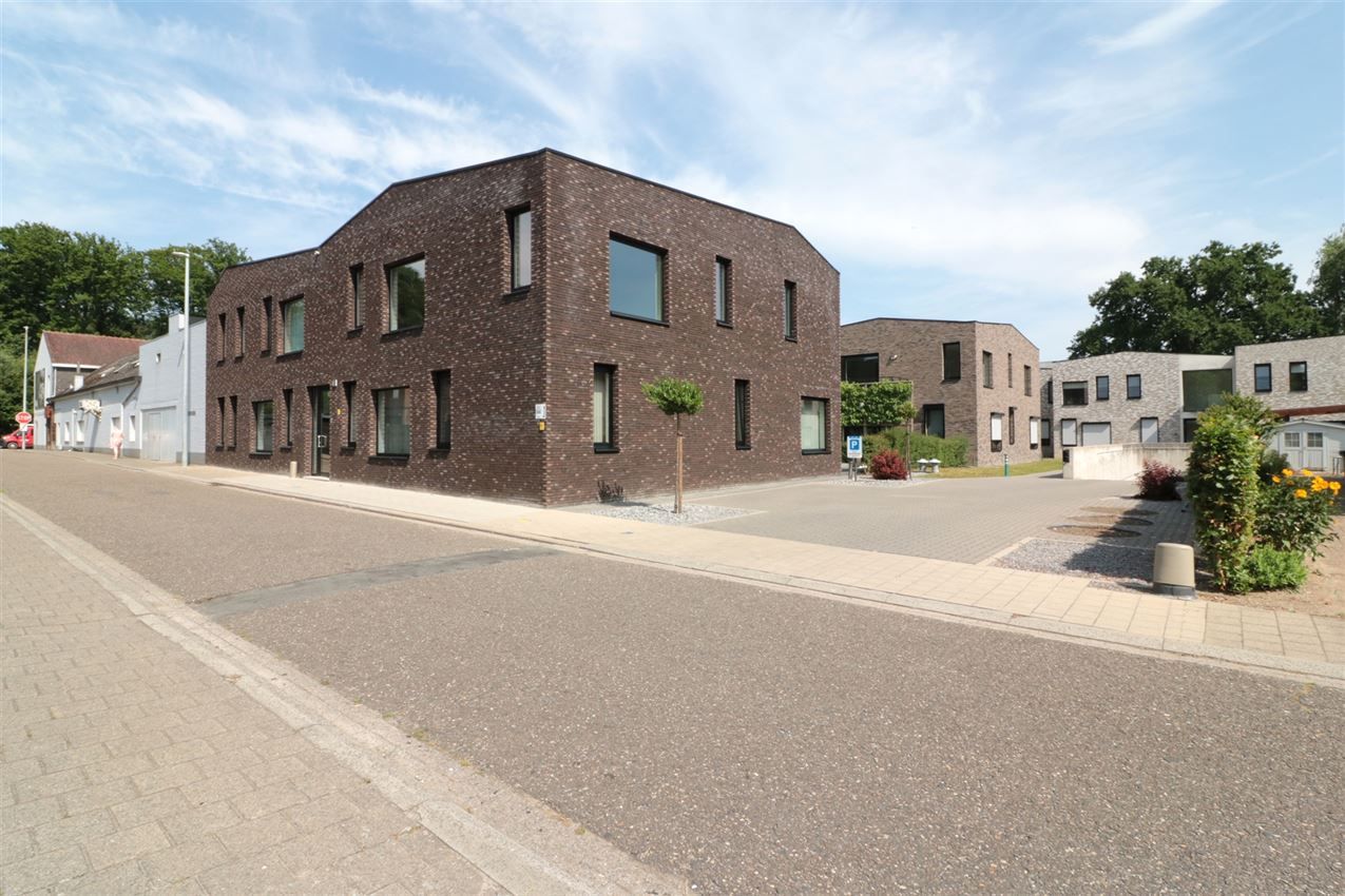3 appartementen en 4 autostaanplaatsen foto 51