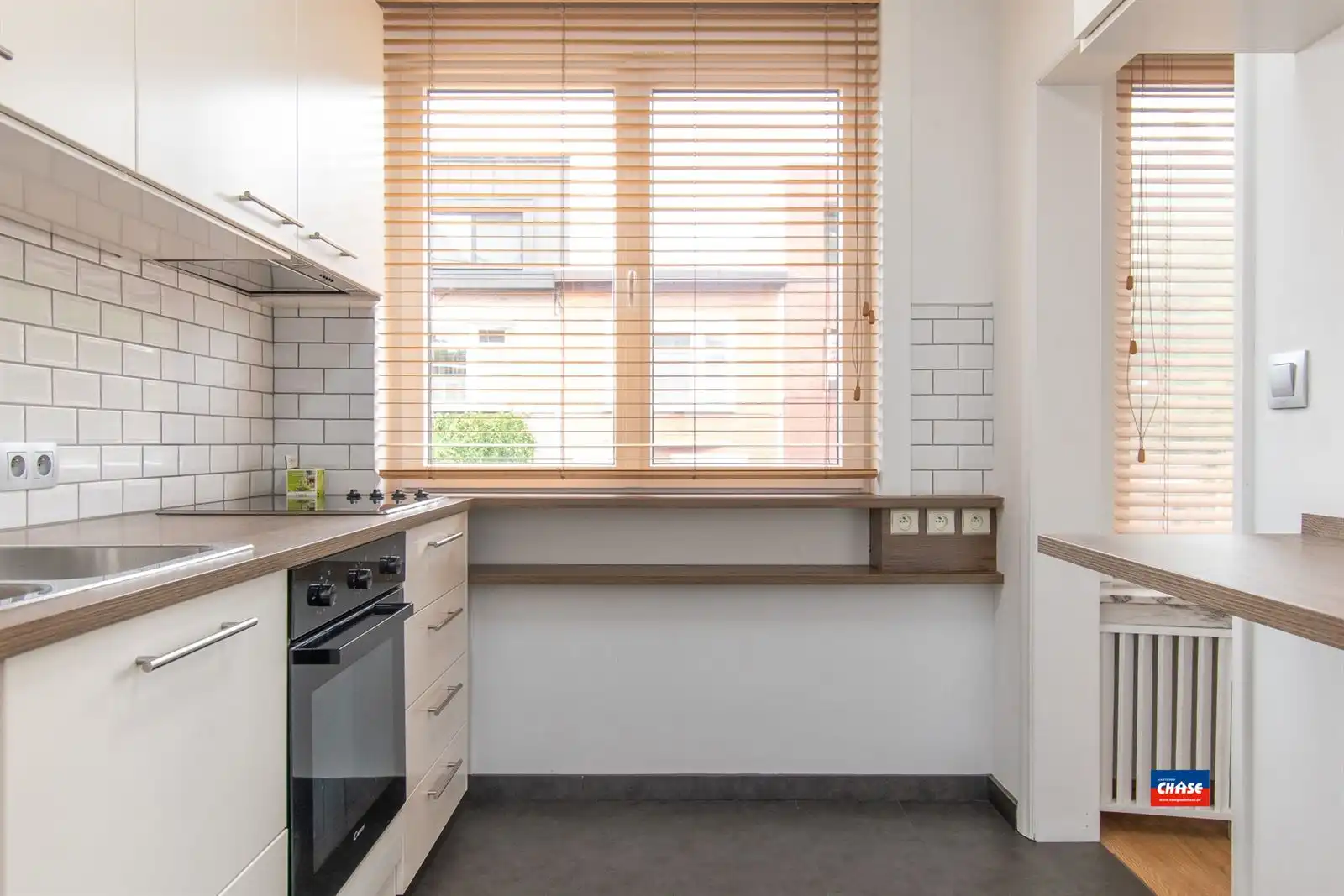 Appartement met 2 slpks, terras, berging en garagebox foto 8