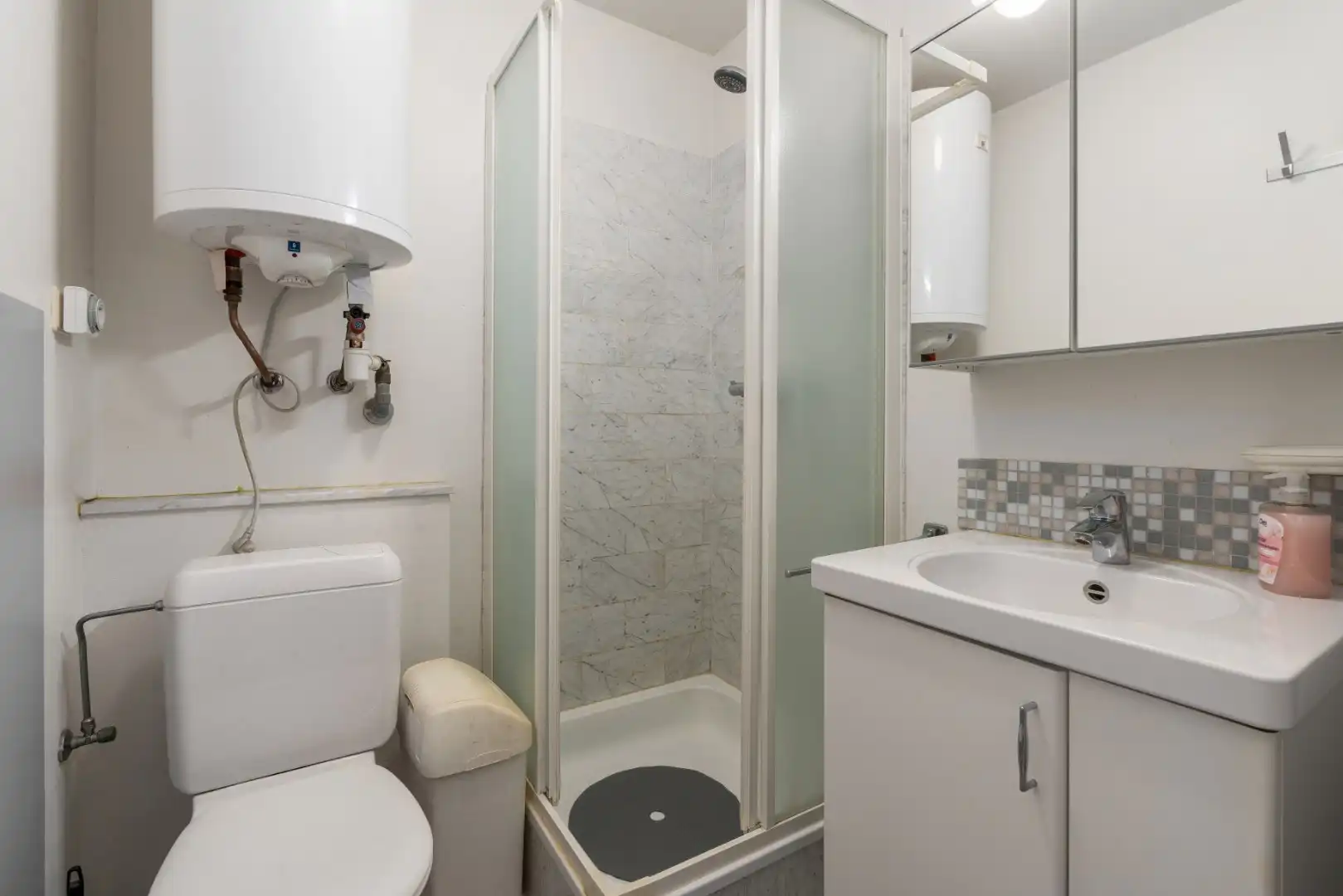 MODERN GEMEUBELDE STUDIO MET SLAAPHOEK TE KOOP  OP WANDELAFSTAND VAN ZEE foto 12