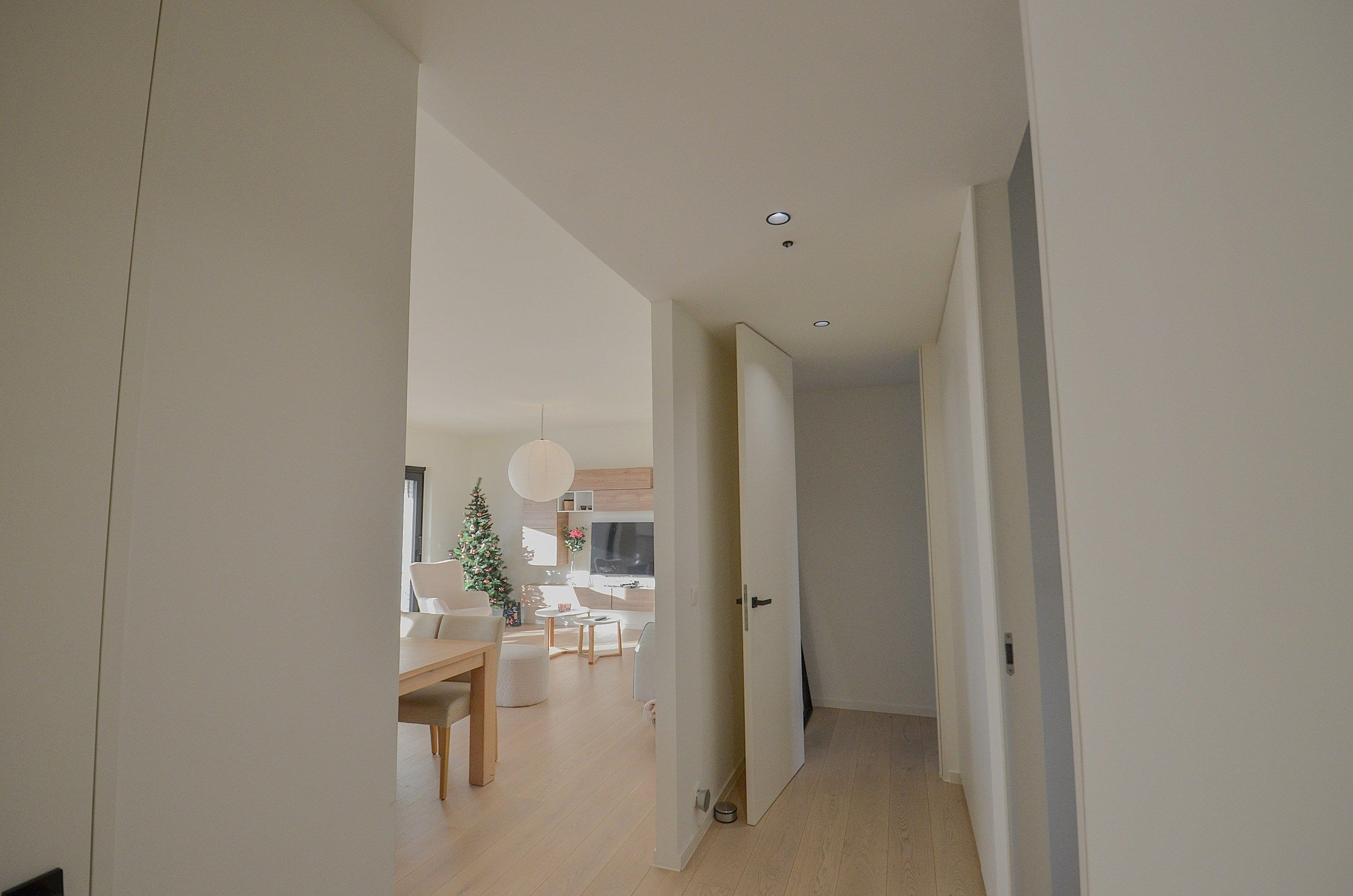 Appartement met gevelbreedte van ongeveer 5,2 meter en een ruim zonnig terras. foto 12