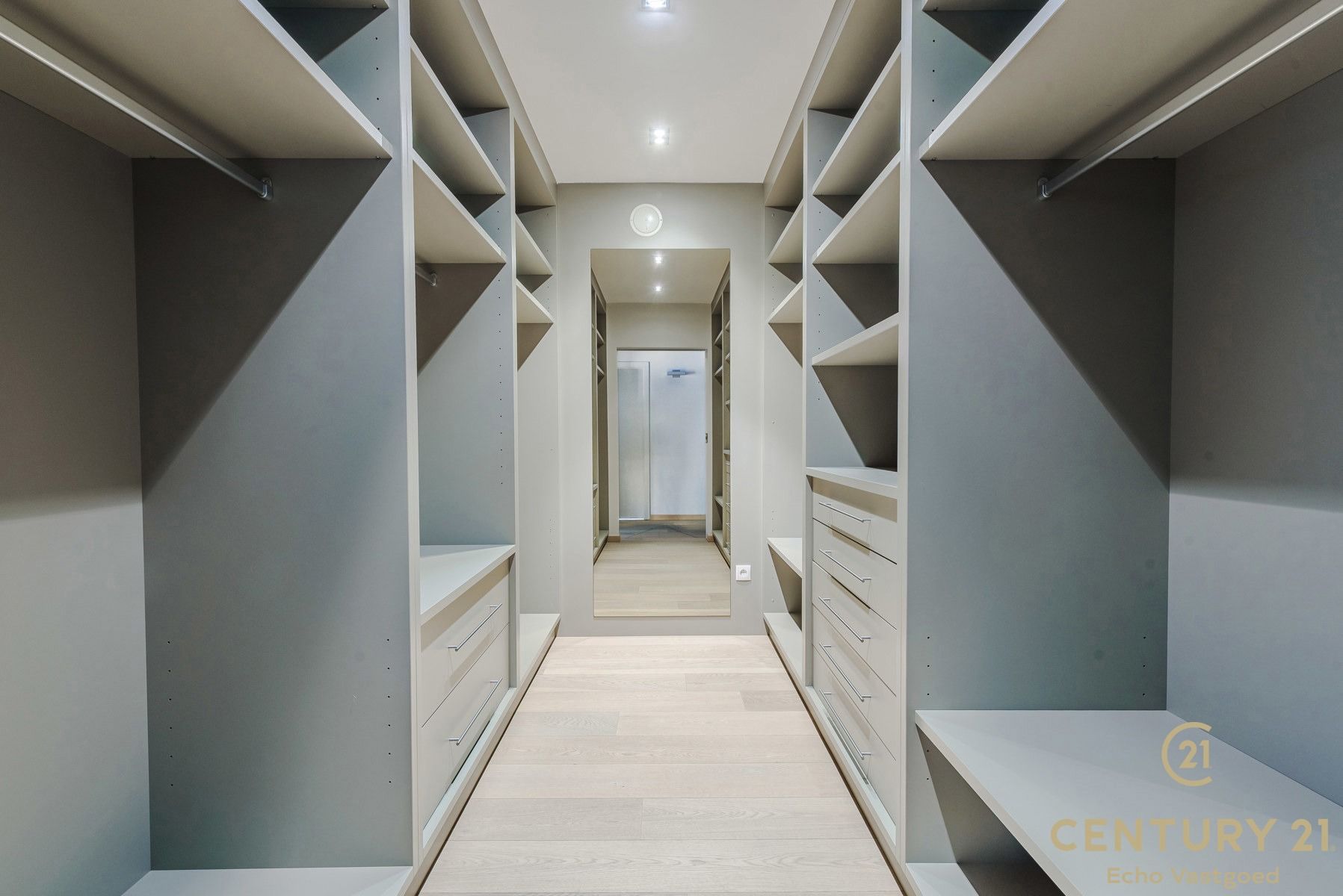 Luxe, ruime penthouse (192m²) met groot terras tegen het bos foto 18