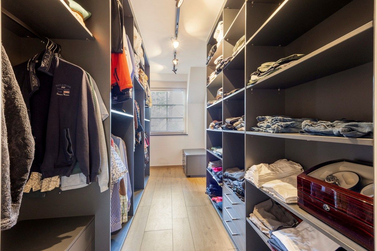 Ruim ingedeelde en kwalitatief afgewerkte villa op een mooi perceel met naastgelegen bouwgrond. foto 19