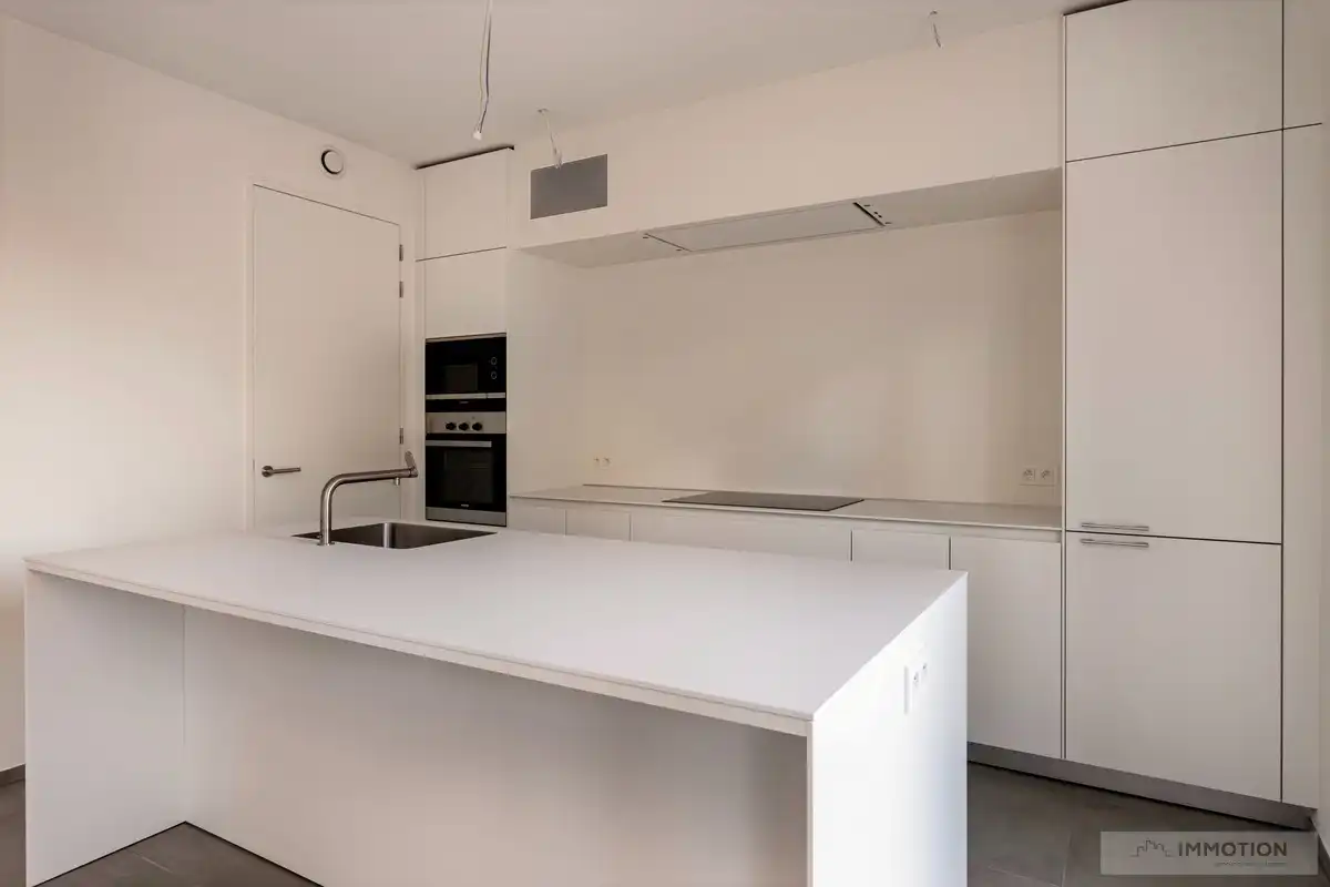 INSTAPKLAAR APPARTEMENT MET TERRAS EN PARKING foto 5