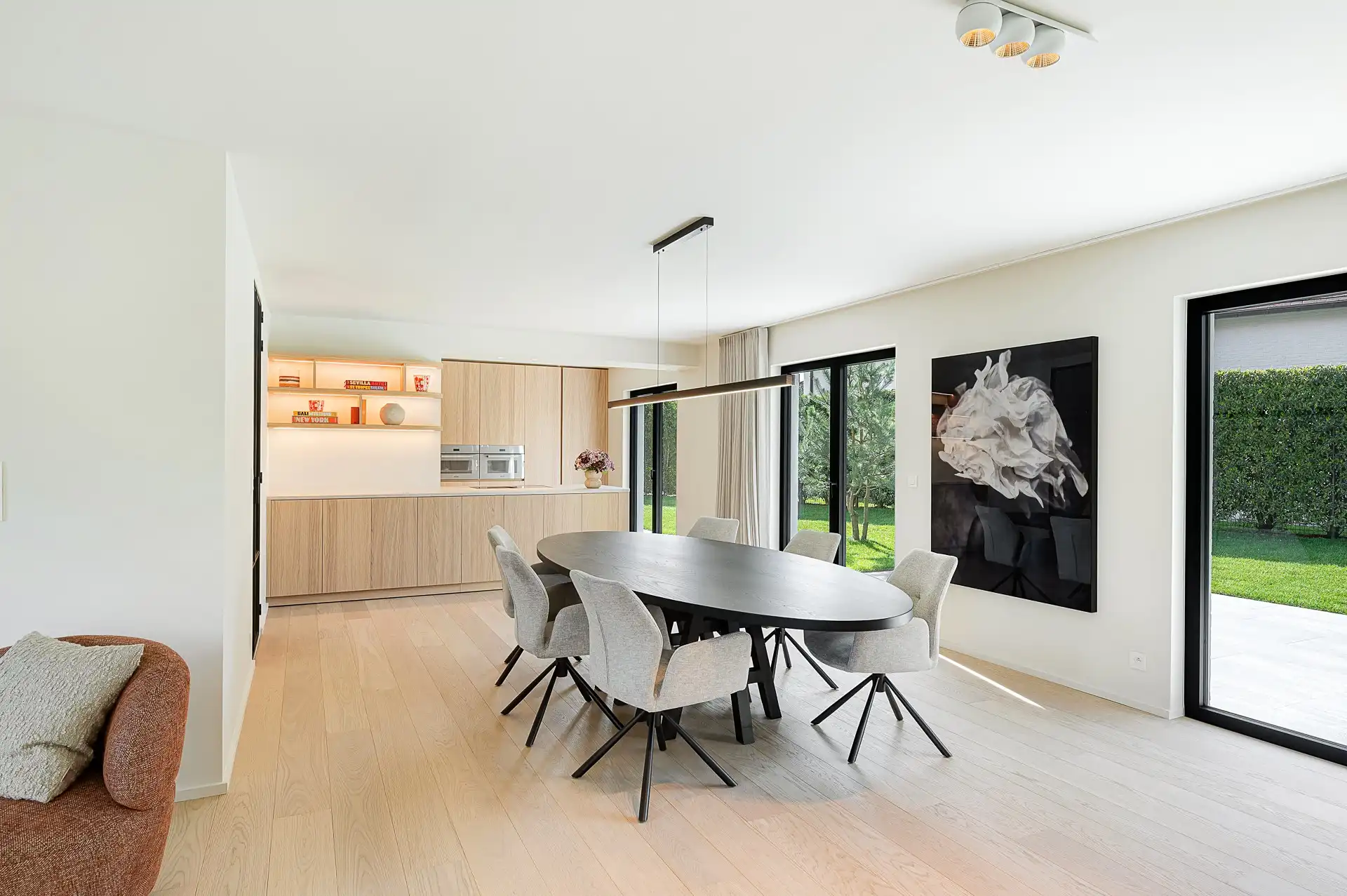 Smaakvol afgewerkte villa in Maaiken met ruime tuin foto 10