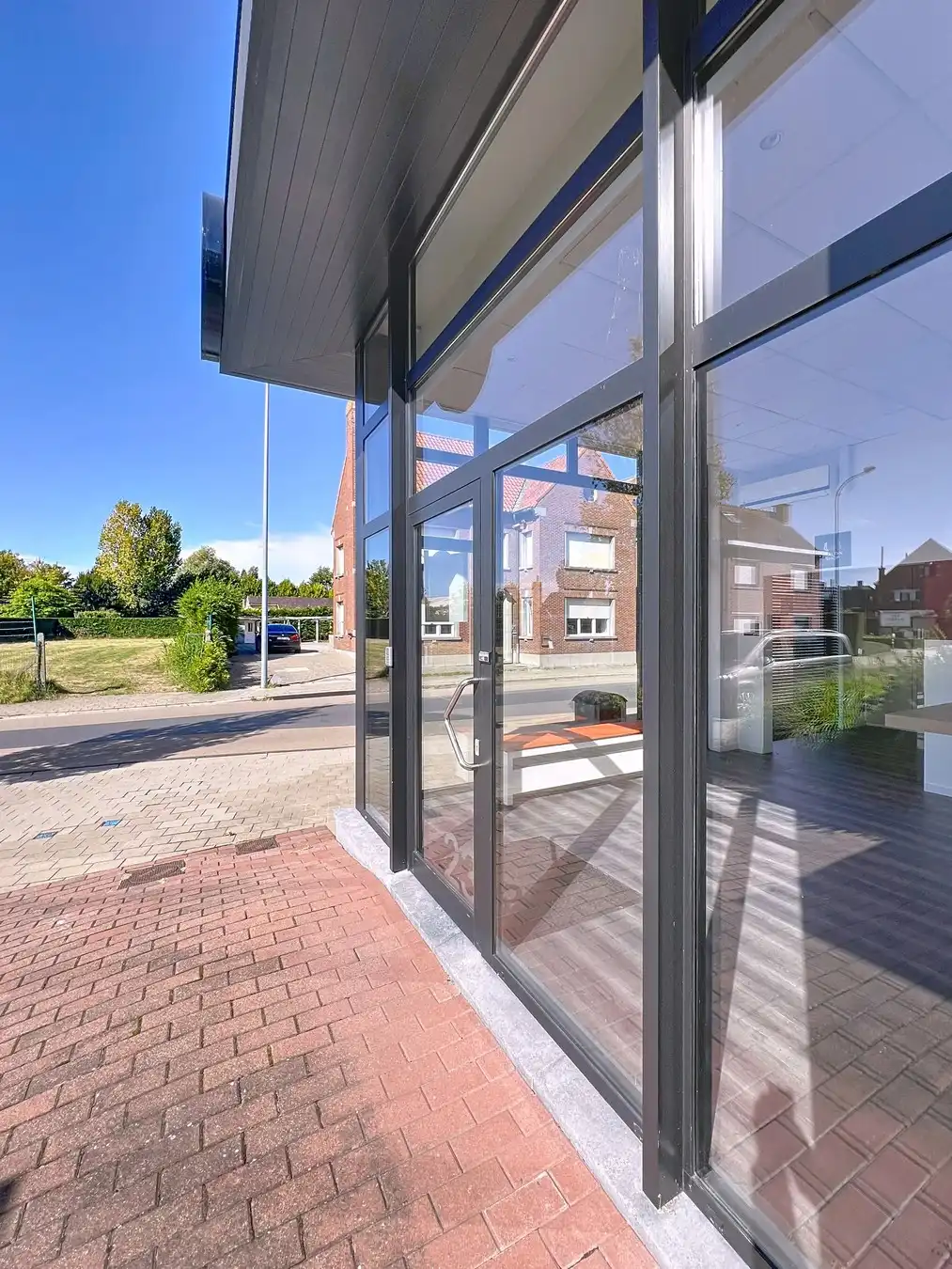 Instapklaar lichtrijk GERENOVEERD pand met mooie open kantoor/praktijkruimte en 4 aparte burelen/consultatieruimtes. foto 25