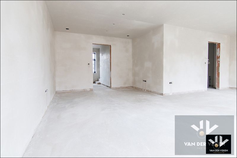 Volledig afgewerkte ruime, moderne nieuwbouwwoning met 3 ruime slaapkamers en een leefzolder van 66 m² (of 2 extra slaapkamers) op een zeer goed bereikbare locatie te Tuilt (Kuringen) foto 7