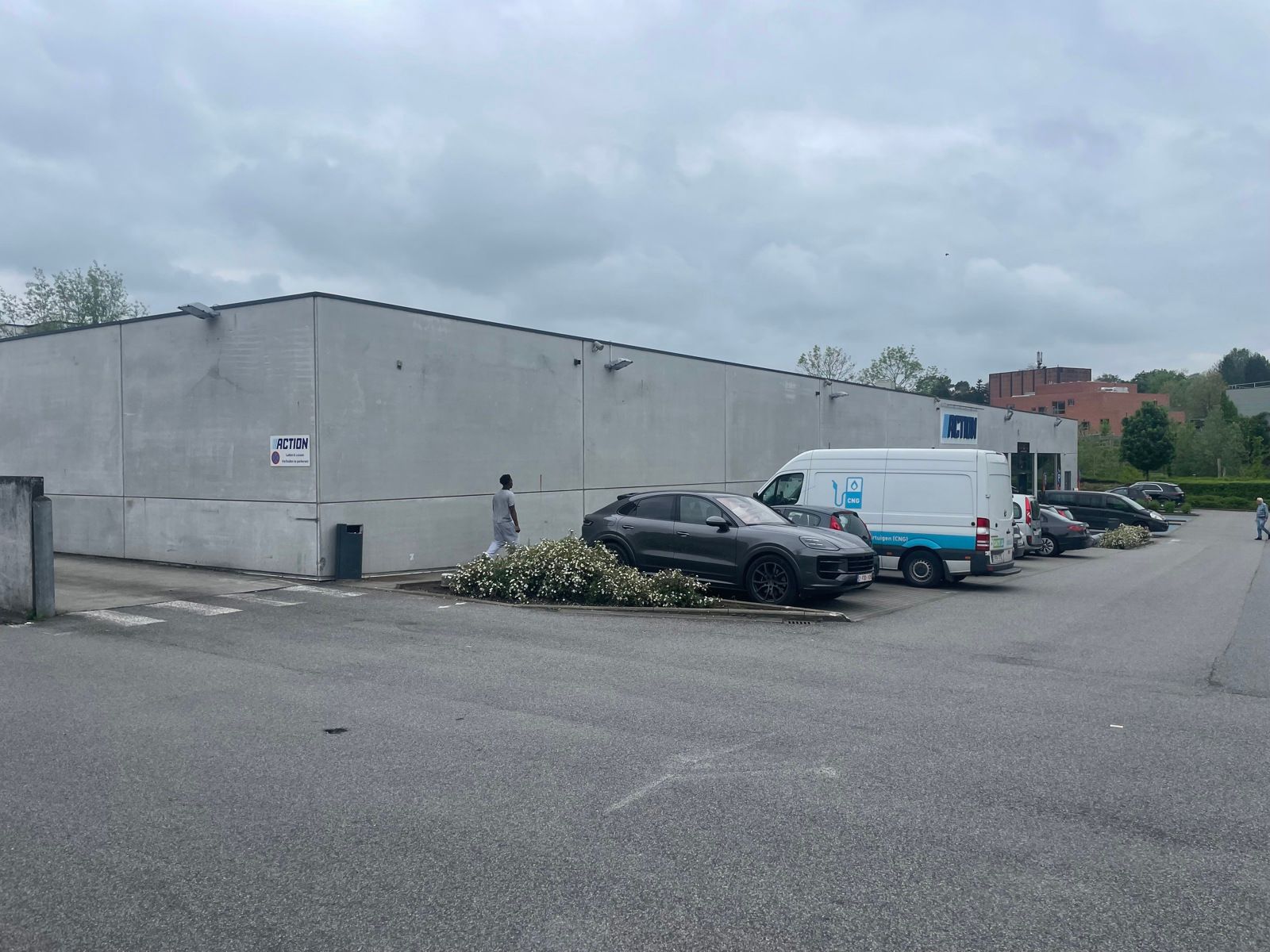 Te huur: winkelruimtes van ca. 800 en 650 m²  foto 4