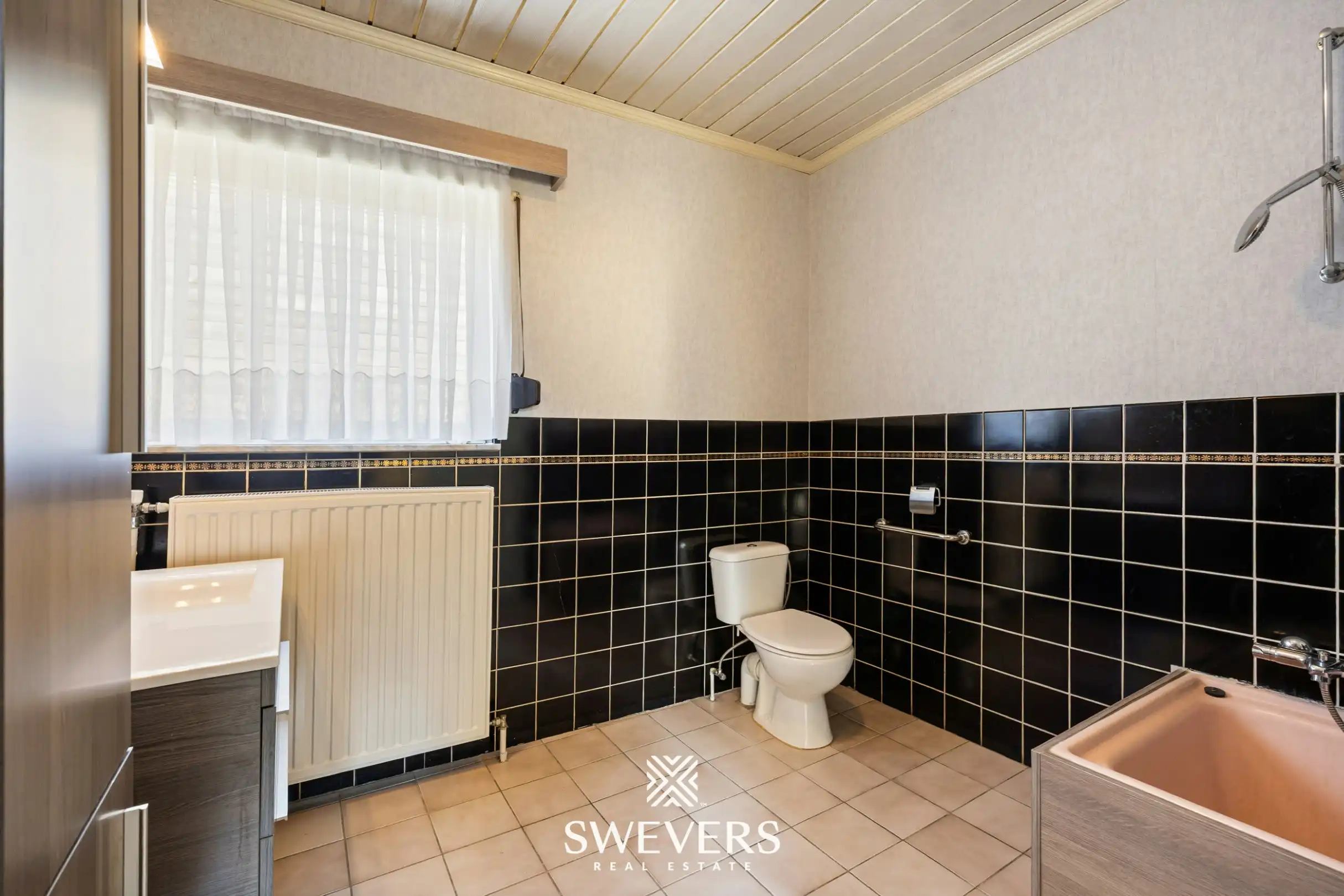223 m² woonruimte met uitzonderlijke garage van ca. 100 m² nabij centrum foto 11