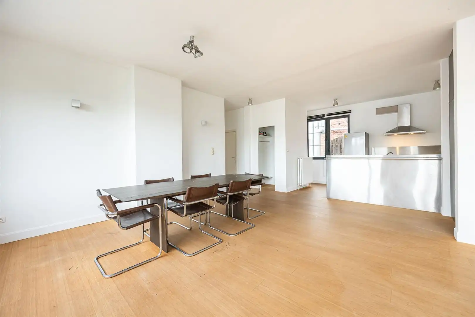 Licht appartement met 2 slaapkamers aan het Zuidpark foto 6