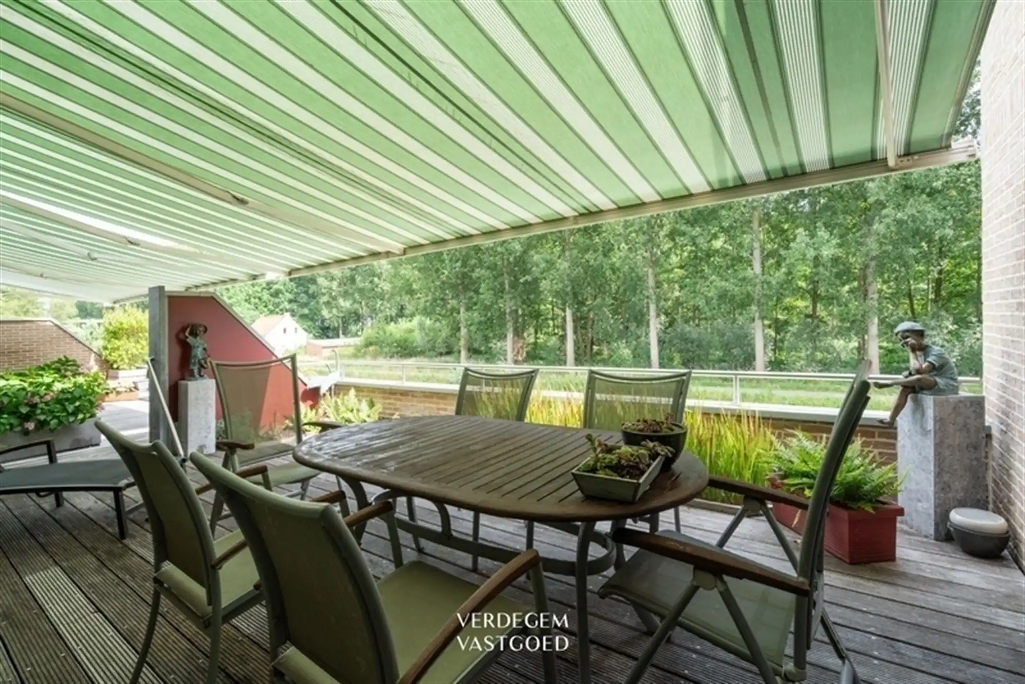 Luxueus en ruim wonen met aanlegsteiger aan de Moervaart foto 10