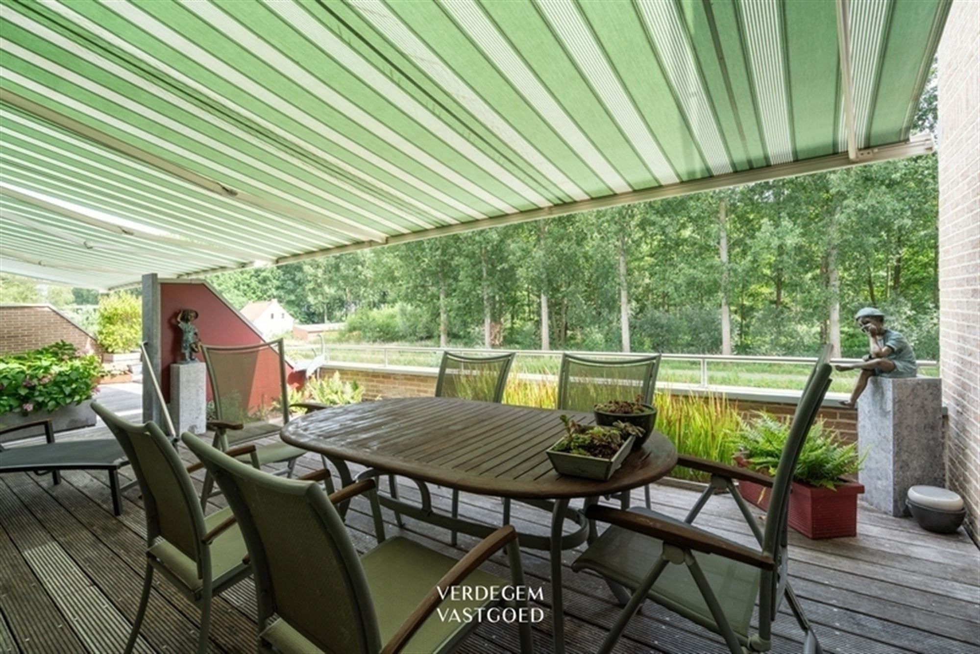 Luxueus en ruim wonen met aanlegsteiger aan de Moervaart foto 10