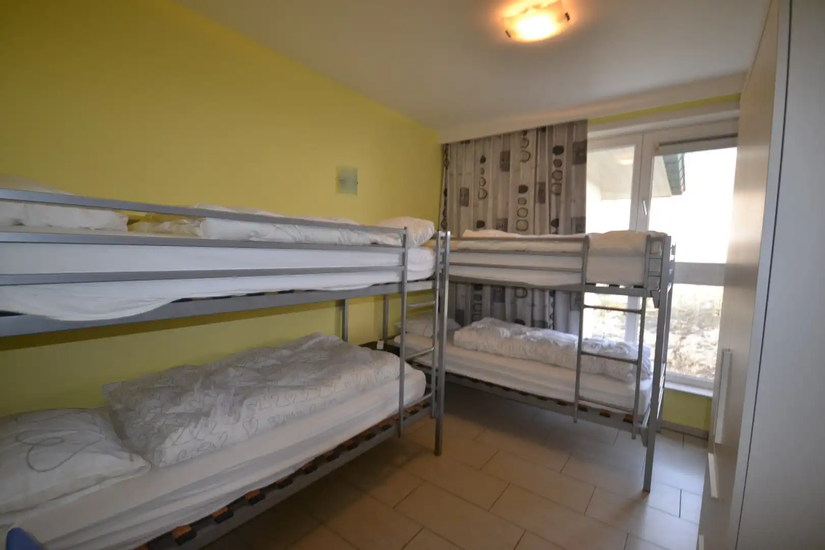 Ruim en zonnig appartement te Oostduinkerke nabij het zonneplein. foto 10