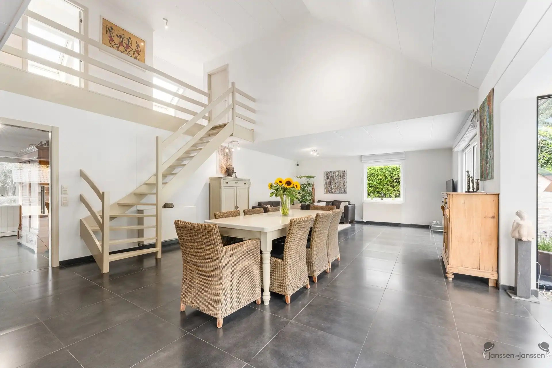 Prachtige lichtrijke villa met 4 slaapkamers op 826m². foto 11