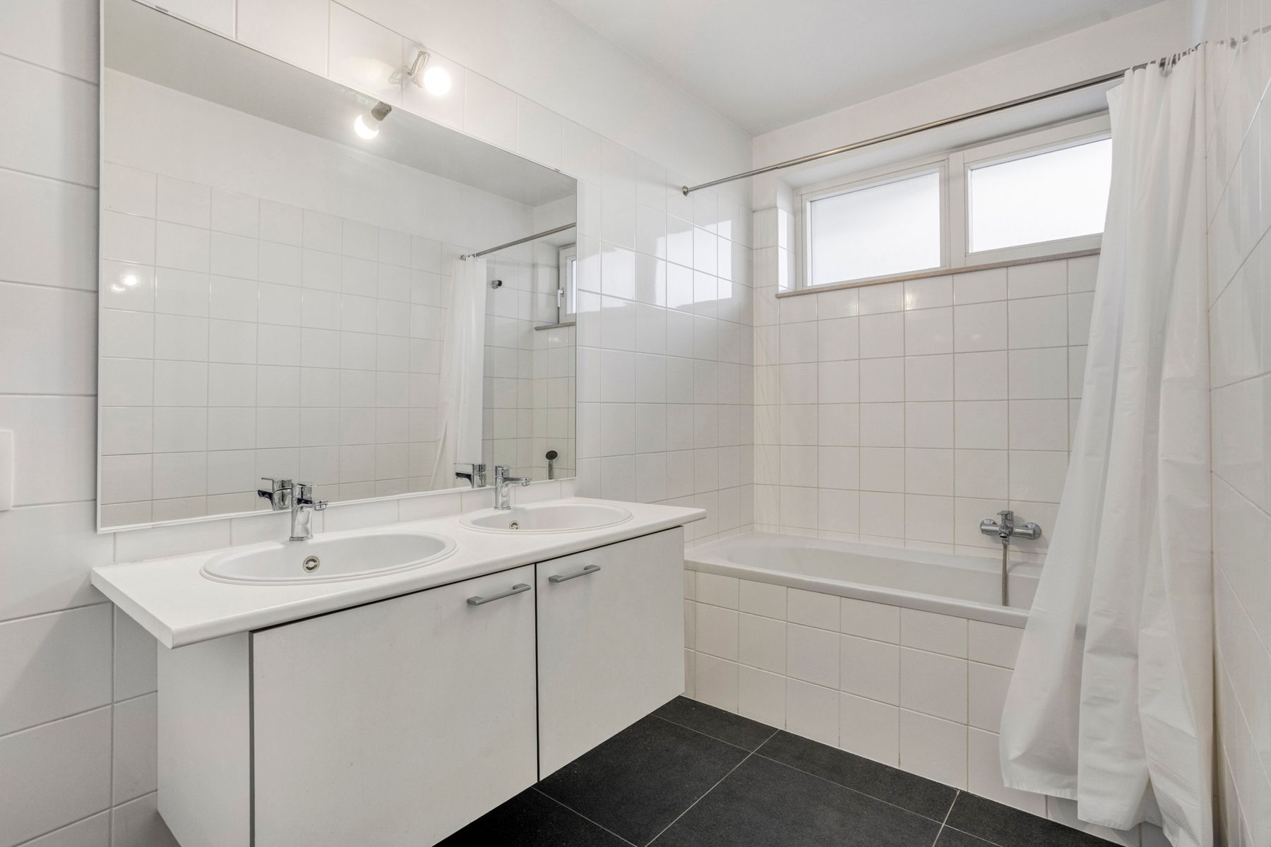 Leemans Immobiliën biedt u dit energiezuinige appartement aan met een adembenemend uitzicht over Brussel. foto 13